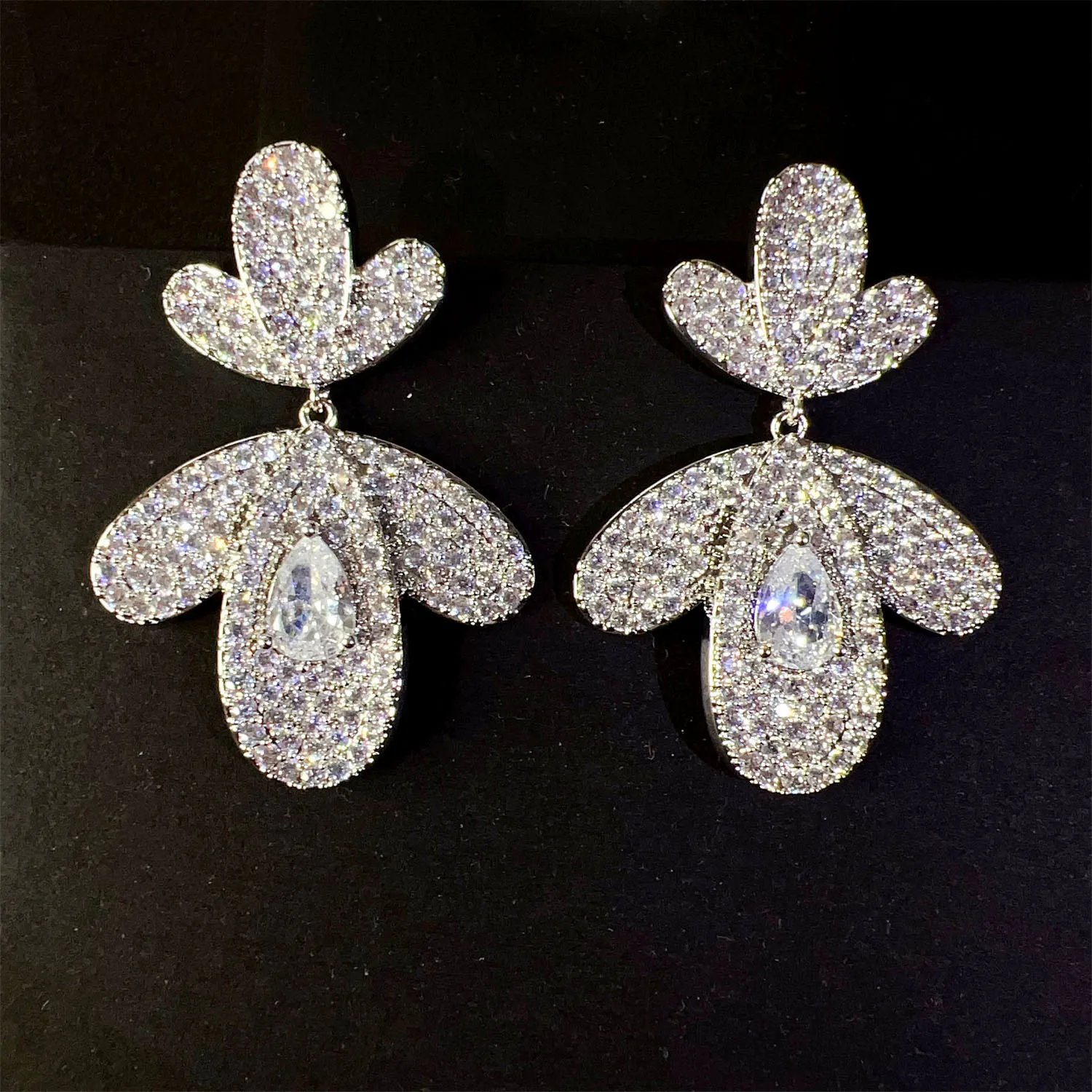 sparkly zirconia leaf flower earrings silver color dinner party luxury jewelry wedding bride earrings women
sparkly zirconia leaf flower earrings silver color dinner party luxury jewelry wedding bride earrings women