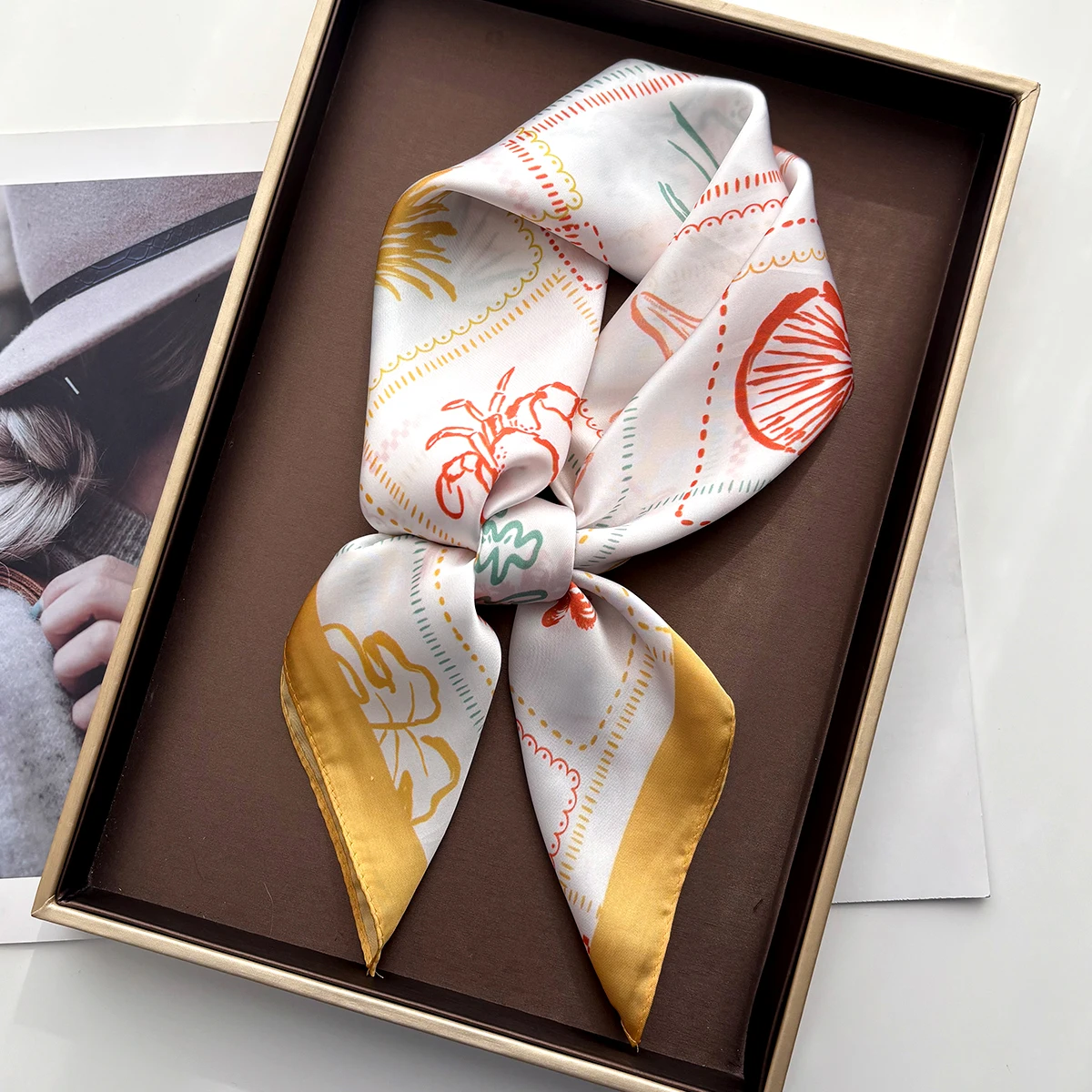 Модный квадратный шарф для женщин, элегантный женский хиджаб, шейный платок, шаль, роскошные мягкие шелковые шарфы с имитацией пятен для повседневной носки
Модный квадратный шарф для женщин, элегантный женский хиджаб, шейный платок, шаль, роскошные мягкие шелковые шарфы с имитацией пятен для повседневной носки