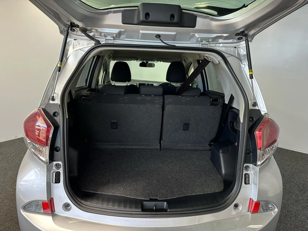 Автоматические стойки багажника с пружиной для Toyota Ractis XP120 2010-2016 хэтчбек, задняя дверь багажника, автоматический открытый подъемник, поддержка амортизатора
Автоматические стойки багажника с пружиной для Toyota Ractis XP120 2010-2016 хэтчбек, задняя дверь багажника, автоматический открытый подъемник, поддержка амортизатора