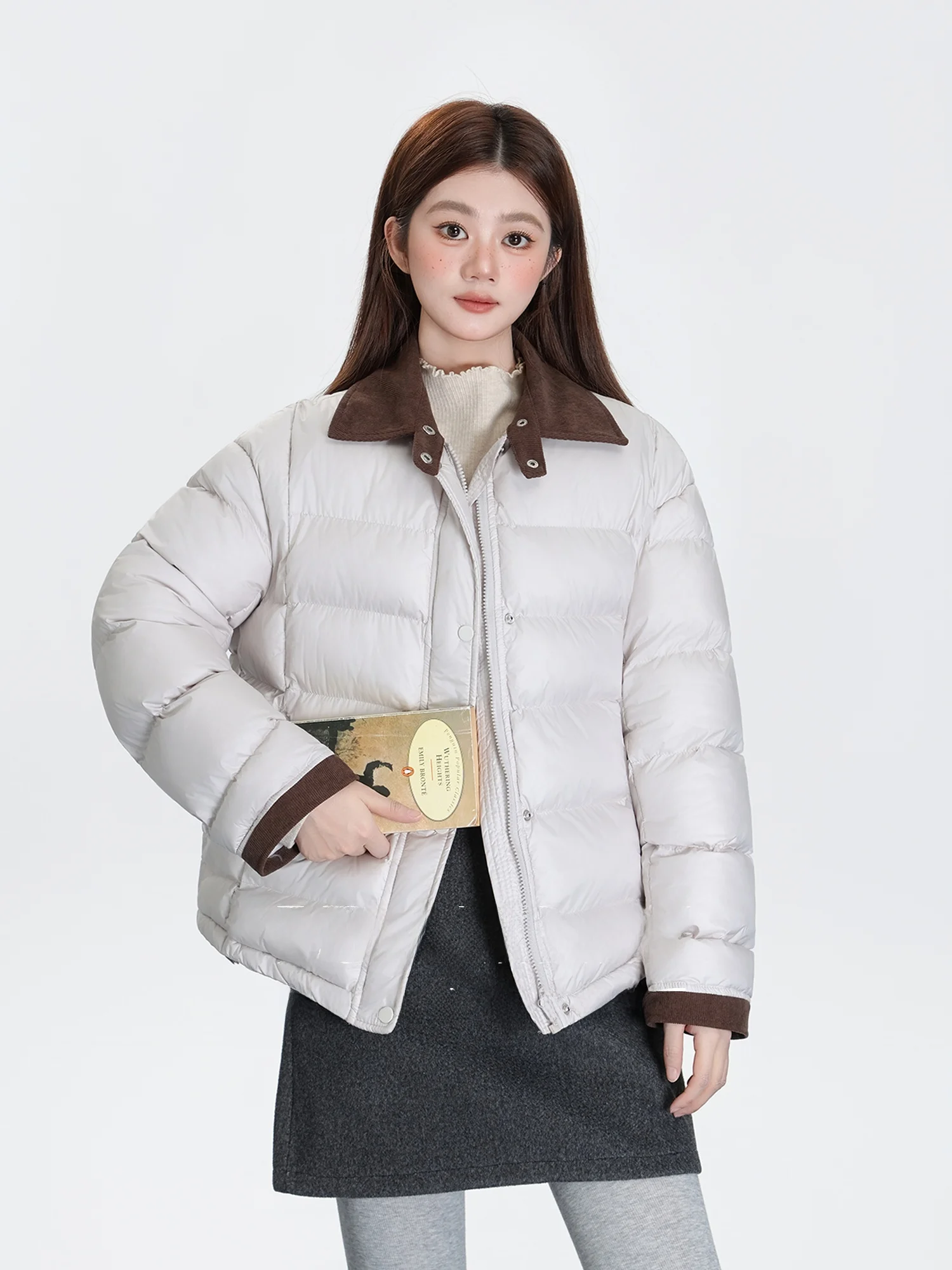 Корейская женская зимняя куртка-пуховик из хлопка с цветными блоками, новая, свободного кроя, с теплым воротником, укороченная, на хлопковой подкладке
Корейская женская зимняя куртка-пуховик из хлопка с цветными блоками, новая, свободного кроя, с теплым воротником, укороченная, на хлопковой подкладке