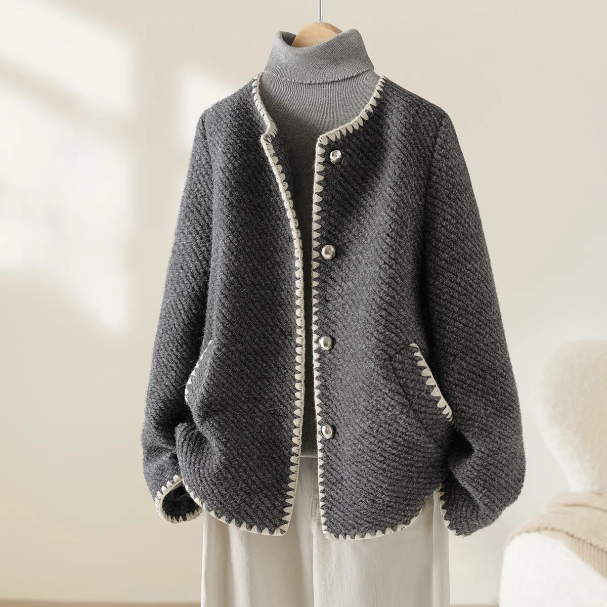 Твидовый жакет женский осенний двусторонний стеганый с этническим принтом, блестящий, с поясом, в формальном французском стиле, из канваса
Твидовый жакет женский осенний двусторонний стеганый с этническим принтом, блестящий, с поясом, в формальном французском стиле, из канваса