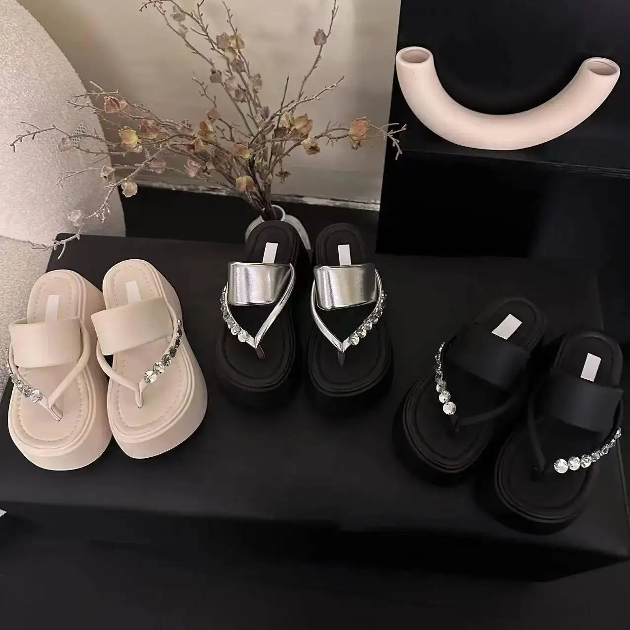 Thick-Soled Flip-flops For Women Summer New Non-Slip Heightening Sandals Fashion Versatile Outdoor Beach Shoes Lady Slippers
Thick-Soled Flip-flops For Women Summer New Non-Slip Heightening Sandals Fashion Versatile Outdoor Beach Shoes Lady Slippers
