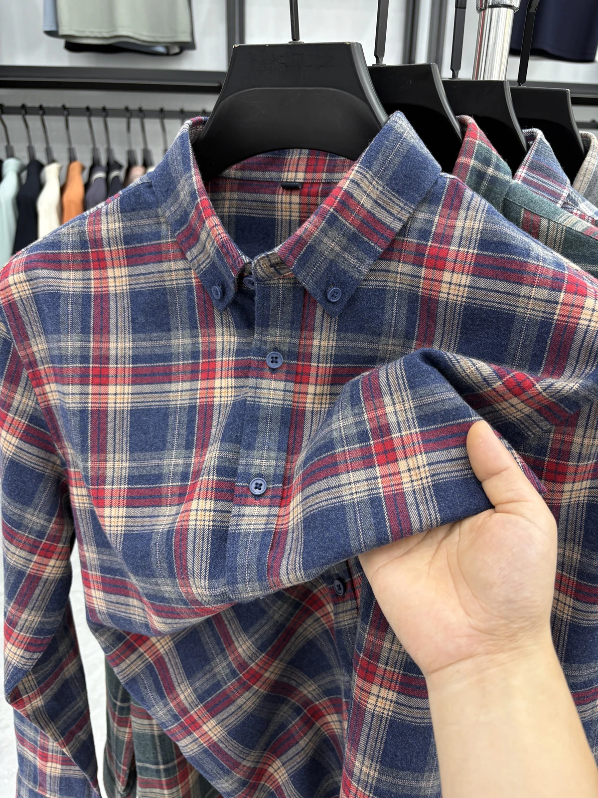 00% Pure Cotton Plaid Long Sve Men's irt Casual Loose Brued Busin Casual irt for Spring Autumn without Ironing
00% Pure Cotton Plaid Long Sve Men's irt Casual Loose Brued Busin Casual irt for Spring Autumn without Ironing