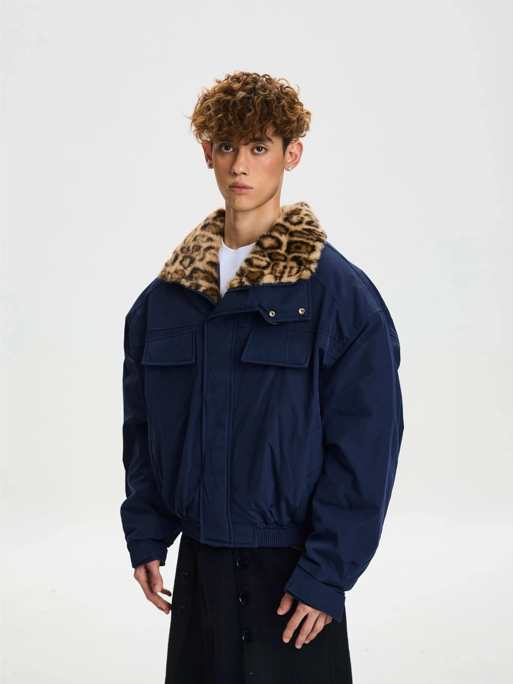 American Retro Stand Collar Thiened Lamb Velvet Jaet with Fce And Thi Cotton for Men Tiger Leopard Print
American Retro Stand Collar Thiened Lamb Velvet Jaet with Fce And Thi Cotton for Men Tiger Leopard Print