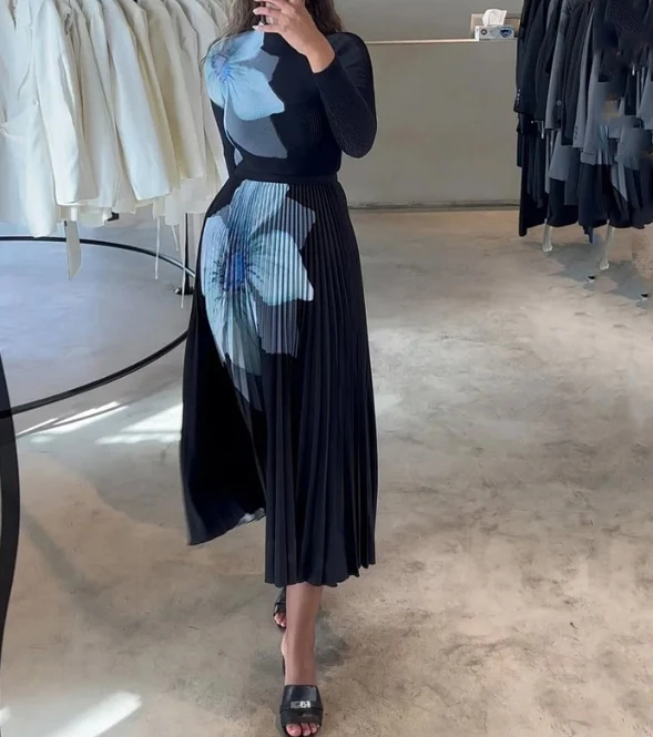 Long Skirt for Women 2023 Autumn New Fashion Casual Fashionable Temperament Printed Temperament Pleated Waist Pleated Dress
Long Skirt for Women 2023 Autumn New Fashion Casual Fashionable Temperament Printed Temperament Pleated Waist Pleated Dress