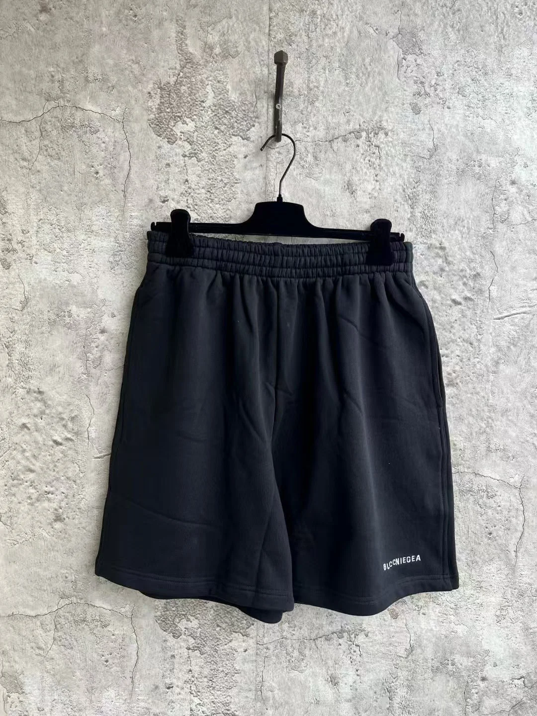 【41 styles】BLCCNIEGEA Classic High-Quality Fashion Paris B Shorts women Loose terry three-quarter casual pants men Sweatpants
【41 styles】BLCCNIEGEA Classic High-Quality Fashion Paris B Shorts women Loose terry three-quarter casual pants men Sweatpants