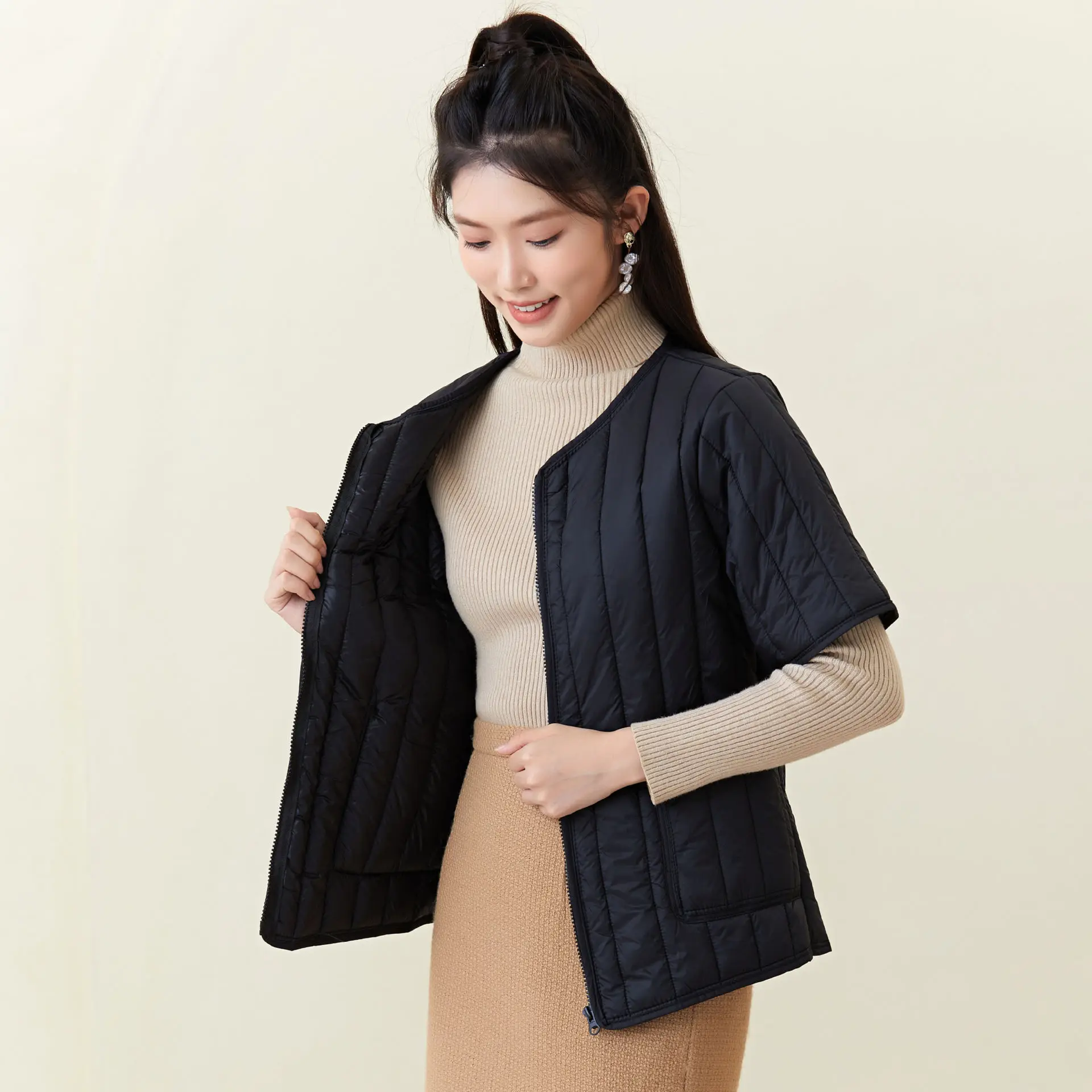 Женская однотонная простая базовая повседневная модная утепленная стеганая одежда на молнии с короткими рукавами, женские зимние утепленные топы
Женская однотонная простая базовая повседневная модная утепленная стеганая одежда на молнии с короткими рукавами, женские зимние утепленные топы