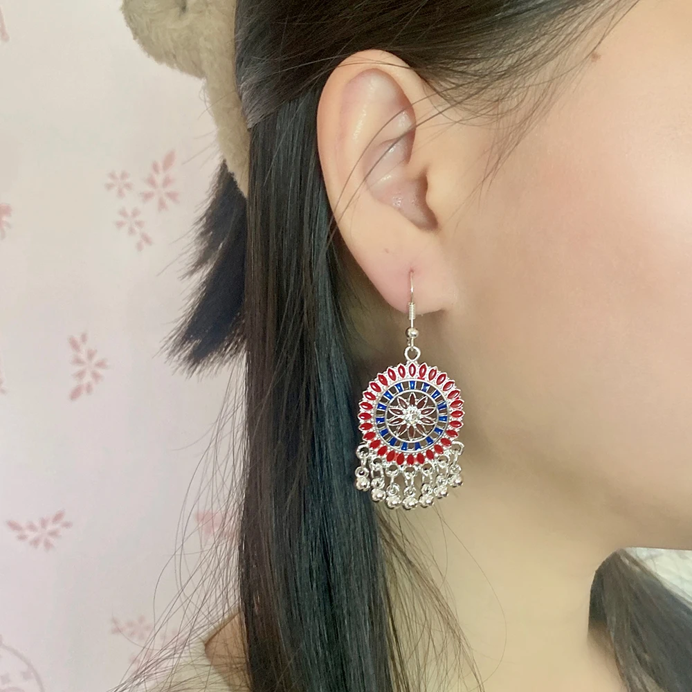 Ethnic Hollow Geometry Circle Flower Tassel CZ Women's Earrings With Cubic Zirconia Luxury Metal Ear Hook Jewelry Accessories
Ethnic Hollow Geometry Circle Flower Tassel CZ Women's Earrings With Cubic Zirconia Luxury Metal Ear Hook Jewelry Accessories
