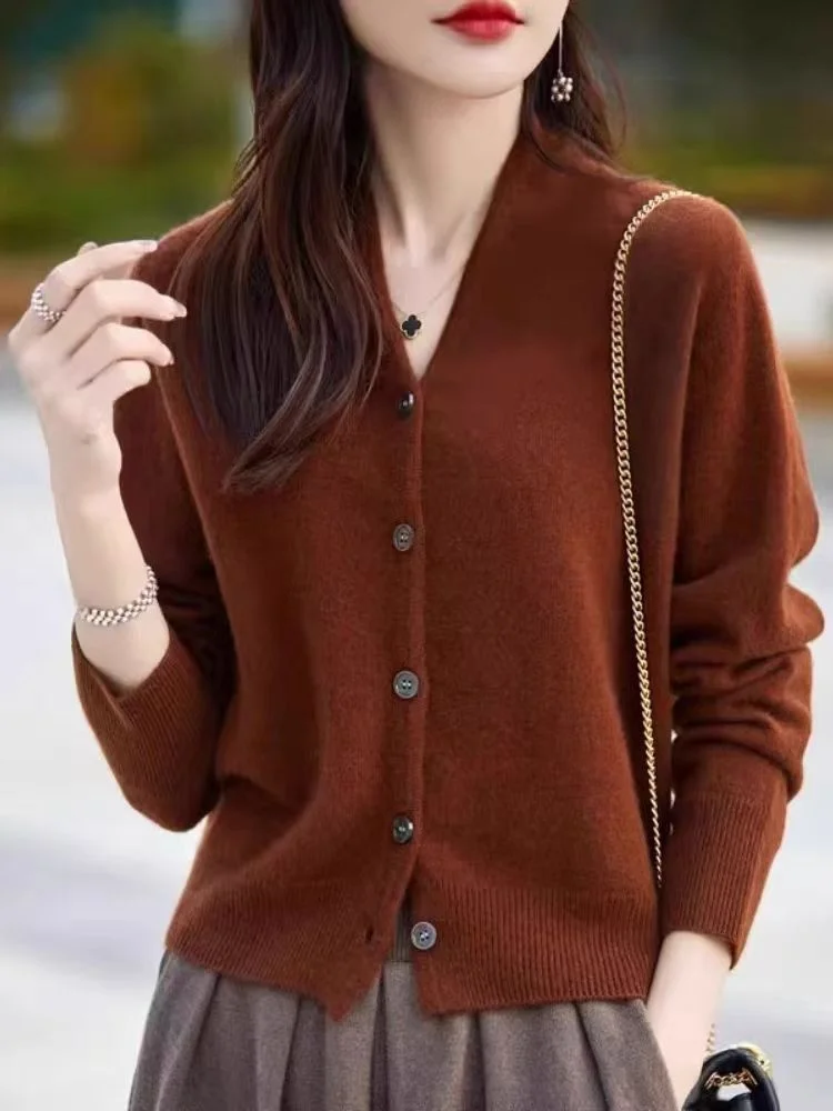 Spring Autumn V-Neck Loose Knitted Cardigan Outerwear Long Sleeve Women's High-End Top Casual Style Loose Fit Pure Color
Spring Autumn V-Neck Loose Knitted Cardigan Outerwear Long Sleeve Women's High-End Top Casual Style Loose Fit Pure Color