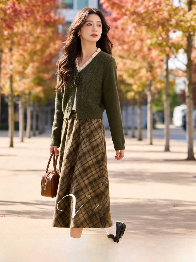 plus Size Knitted Set Spring 2026 Vintage Slimming Plaid Half-length Skirt Casual Commute Style Midi Dressing Standard Fit
plus Size Knitted Set Spring 2026 Vintage Slimming Plaid Half-length Skirt Casual Commute Style Midi Dressing Standard Fit