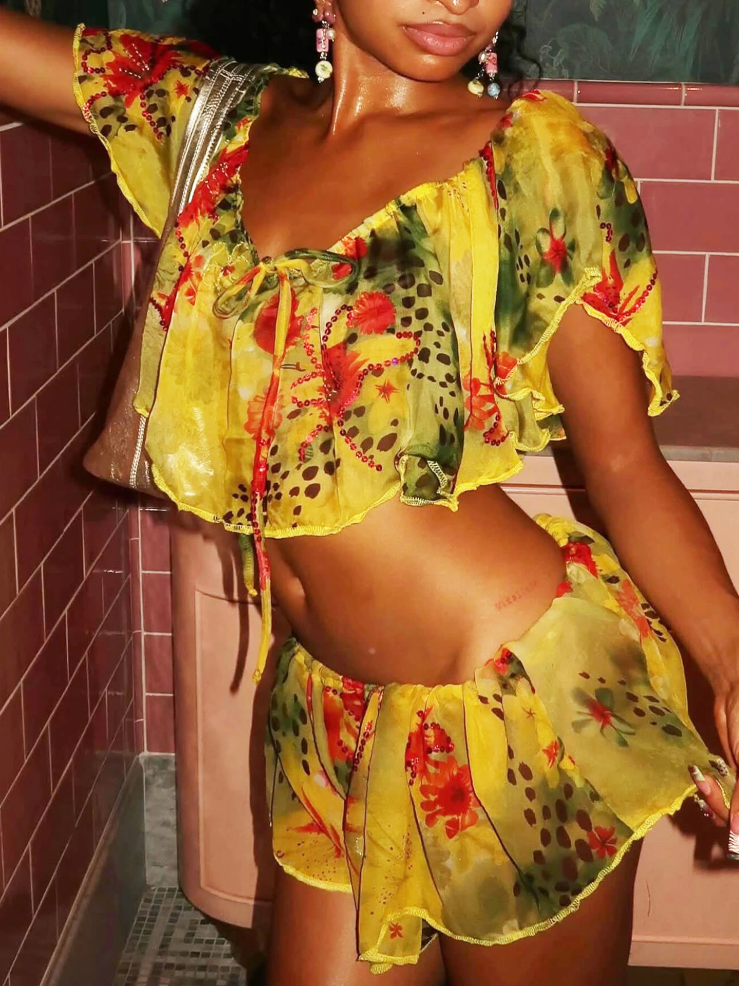Sisterlinda Trend Floral Print 2 Piece Set Woman Trend Ruffles Edge Design Lace-Up o-Neck Crop Tops+Mini Shorts Elegant Outfits
Sisterlinda Trend Floral Print 2 Piece Set Woman Trend Ruffles Edge Design Lace-Up o-Neck Crop Tops+Mini Shorts Elegant Outfits