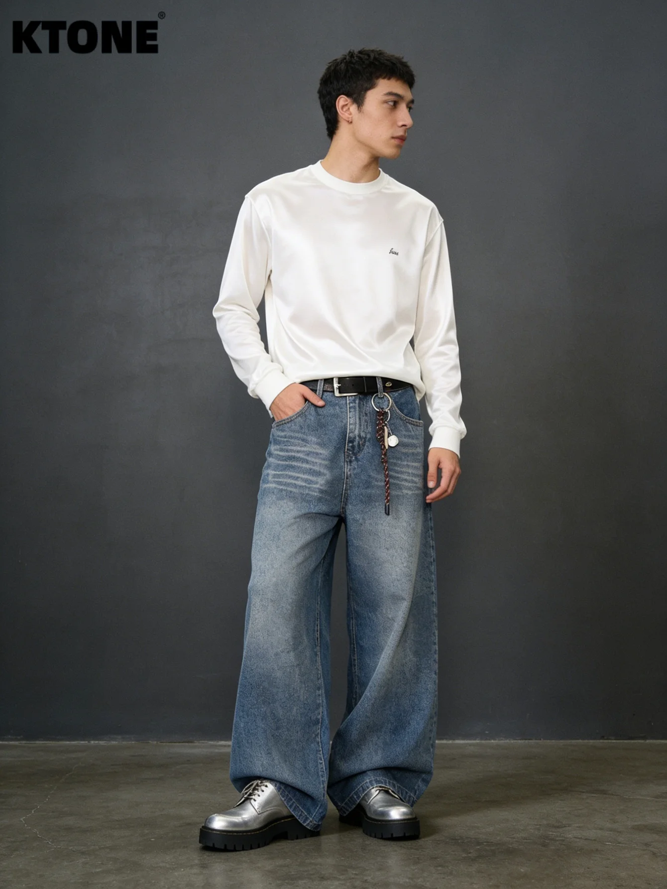 Casual Blue Y2K Drip Men's Original Baggy Jeans Pant Daily Wear Denim Trousers No accessories or belts included
Casual Blue Y2K Drip Men's Original Baggy Jeans Pant Daily Wear Denim Trousers No accessories or belts included