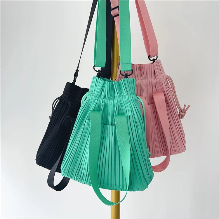 Adjustable Dstring Buet Bag Small Lightweight Crossbody oulder Bag Sli Pleated Design for Everyday Use Women's Han...
Adjustable Dstring Buet Bag Small Lightweight Crossbody oulder Bag Sli Pleated Design for Everyday Use Women's Han...