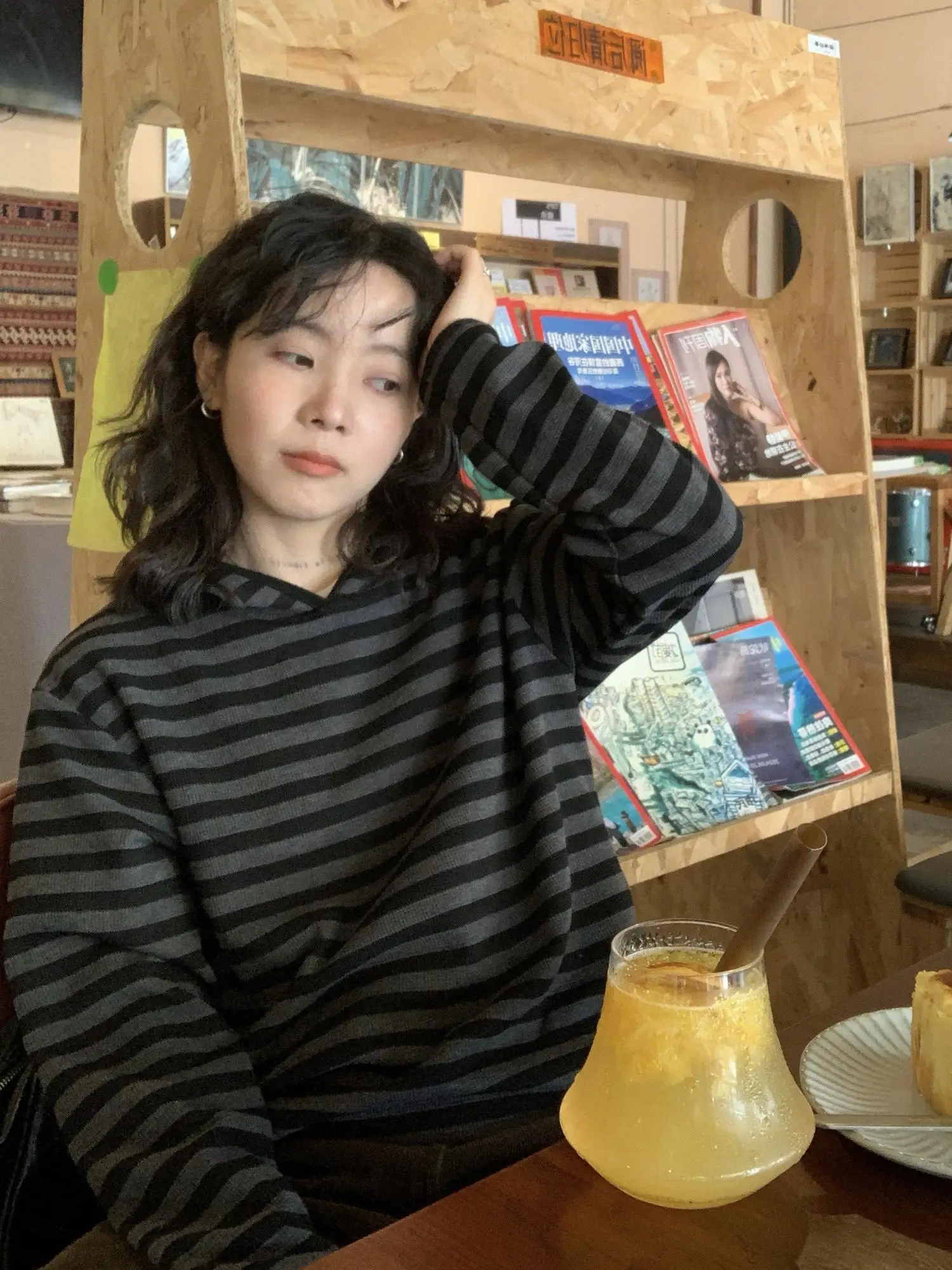 Футболка с капюшоном в полоску в стиле ретро, длинная све, круглая, Ne, женская, корейская, повседневная, повседневная, осенний топ прямого кроя
Футболка с капюшоном в полоску в стиле ретро, длинная све, круглая, Ne, женская, корейская, повседневная, повседневная, осенний топ прямого кроя