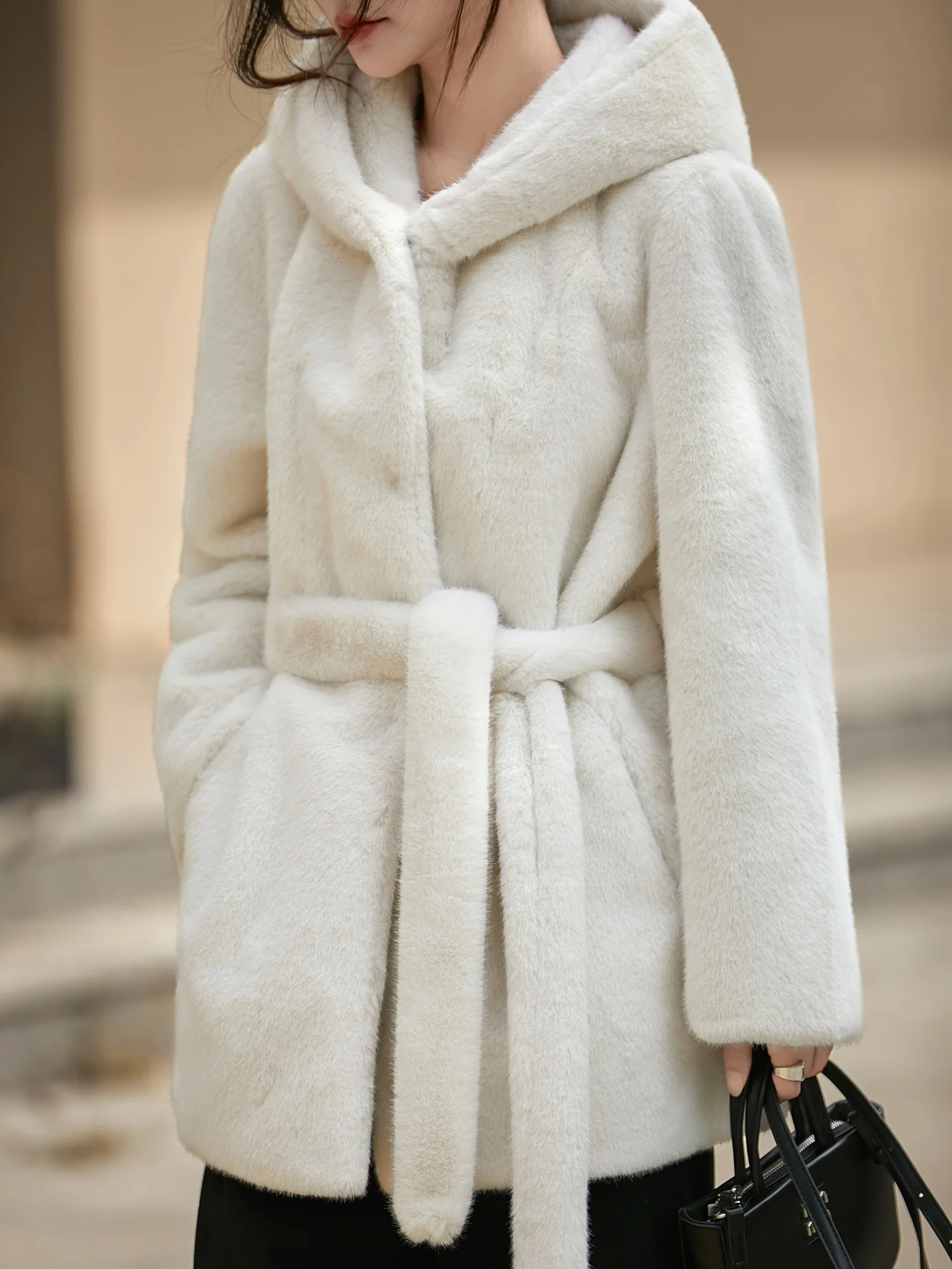 Trendy Brand Winter 2026 Women's Loose Lamb Fur Coat Mink Velvet Furry Jacket Female Outerwear Premium Quality Woolen Coat
Trendy Brand Winter 2026 Women's Loose Lamb Fur Coat Mink Velvet Furry Jacket Female Outerwear Premium Quality Woolen Coat