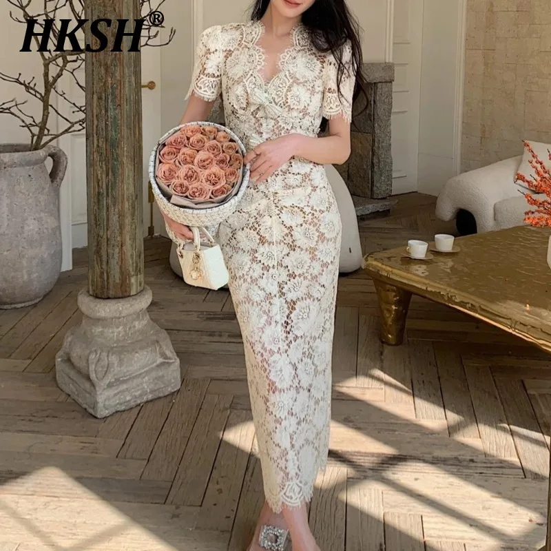 HKSH Summer New Women Tide Elegant Fashion Casual Solid Color Lace Dress V-Neck Short Sleeve Spliced Bow Slimming Dresses HK5304
HKSH Summer New Women Tide Elegant Fashion Casual Solid Color Lace Dress V-Neck Short Sleeve Spliced Bow Slimming Dresses HK5304