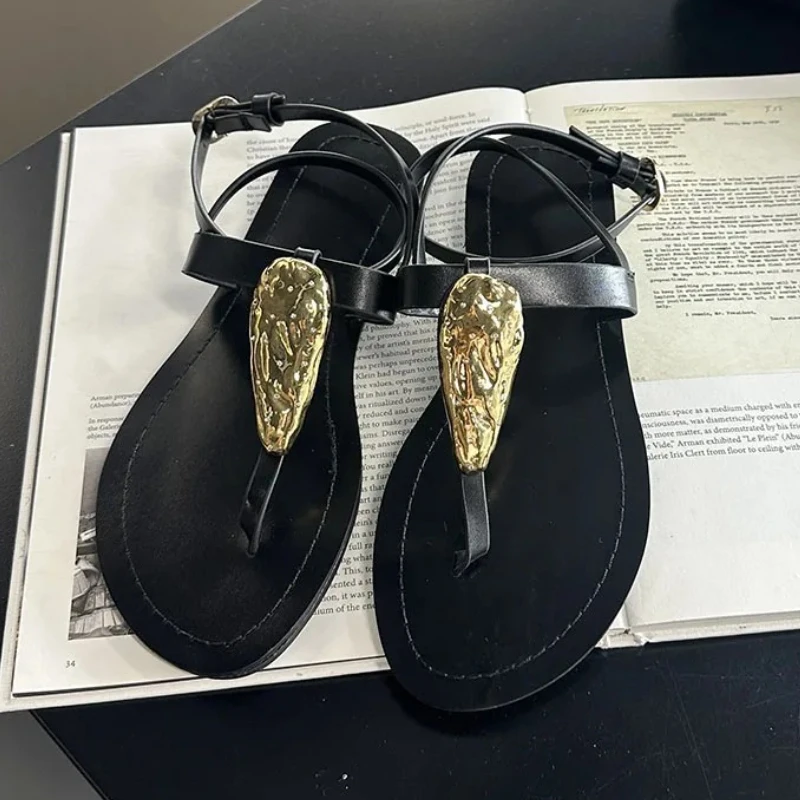Fashion Metal Decoration Flat Slippers Women Round Toe Ankle Buckle Brand Designer Shoes Summer Sexy Clip Toe Beach Flip-flops
Fashion Metal Decoration Flat Slippers Women Round Toe Ankle Buckle Brand Designer Shoes Summer Sexy Clip Toe Beach Flip-flops