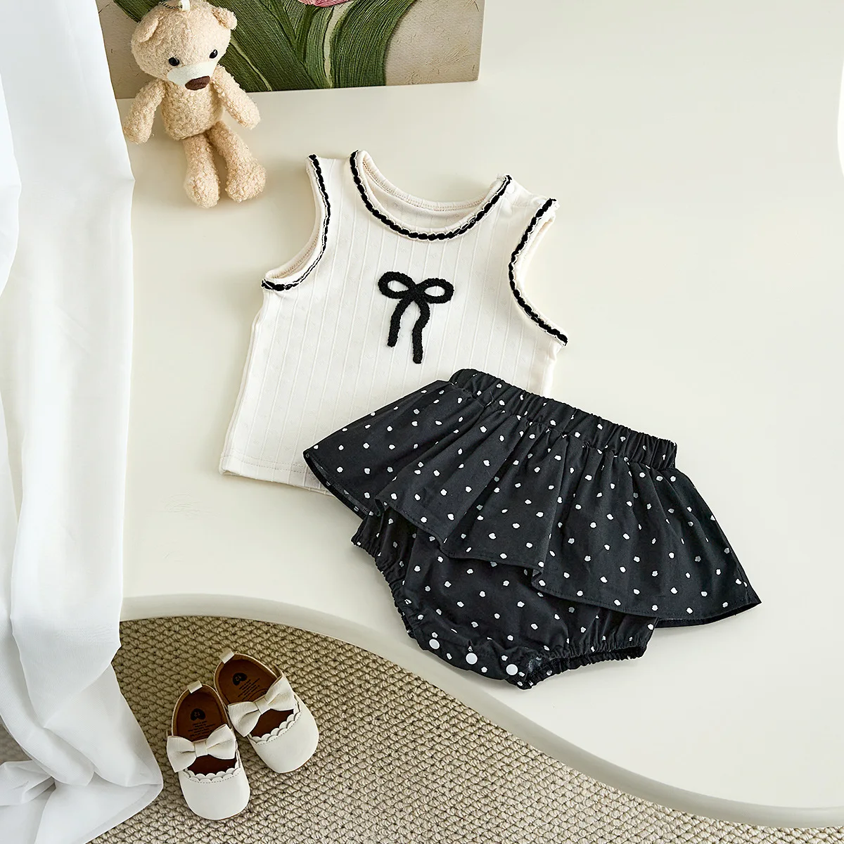2025 Summer New Baby Sleeveless Clothes Set Infant Girl Bow Vest Tops + Polka Dot Shorts 2pcs Suit Toddler Thin Cotton Outfits
2025 Summer New Baby Sleeveless Clothes Set Infant Girl Bow Vest Tops + Polka Dot Shorts 2pcs Suit Toddler Thin Cotton Outfits
