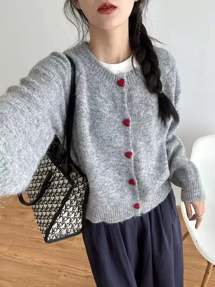 Новая осенне-зимняя модная повседневная вязаная однобортная однотонная облегающая верхняя одежда с длинными рукавами и круглым вырезом, 2 цвета
Новая осенне-зимняя модная повседневная вязаная однобортная однотонная облегающая верхняя одежда с длинными рукавами и круглым вырезом, 2 цвета