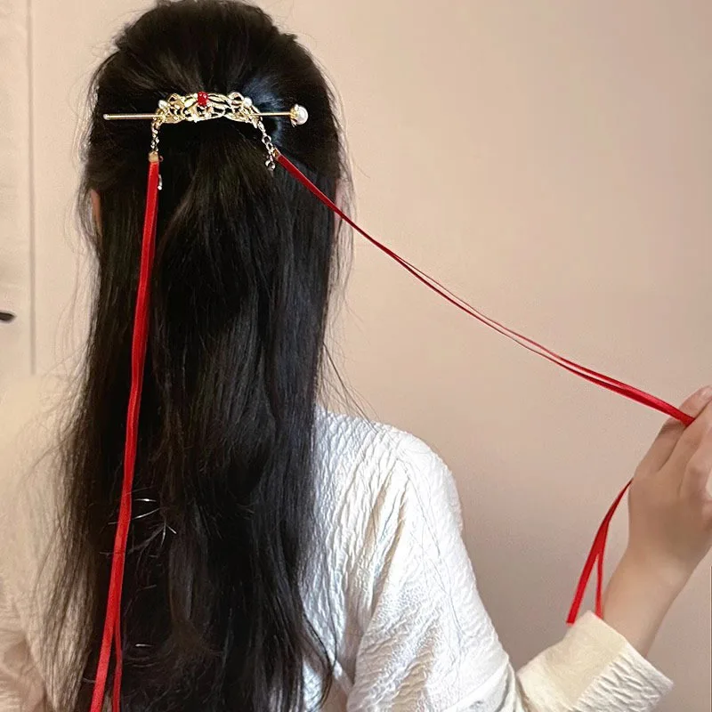 Новая китайская заколка-корона для волос в стиле Ханьфу, женская, с красной лентой, в античном стиле, головной убор в национальном стиле, аксессуар для волос в стиле конной экипировки
Новая китайская заколка-корона для волос в стиле Ханьфу, женская, с красной лентой, в античном стиле, головной убор в национальном стиле, аксессуар для волос в стиле конной экипировки