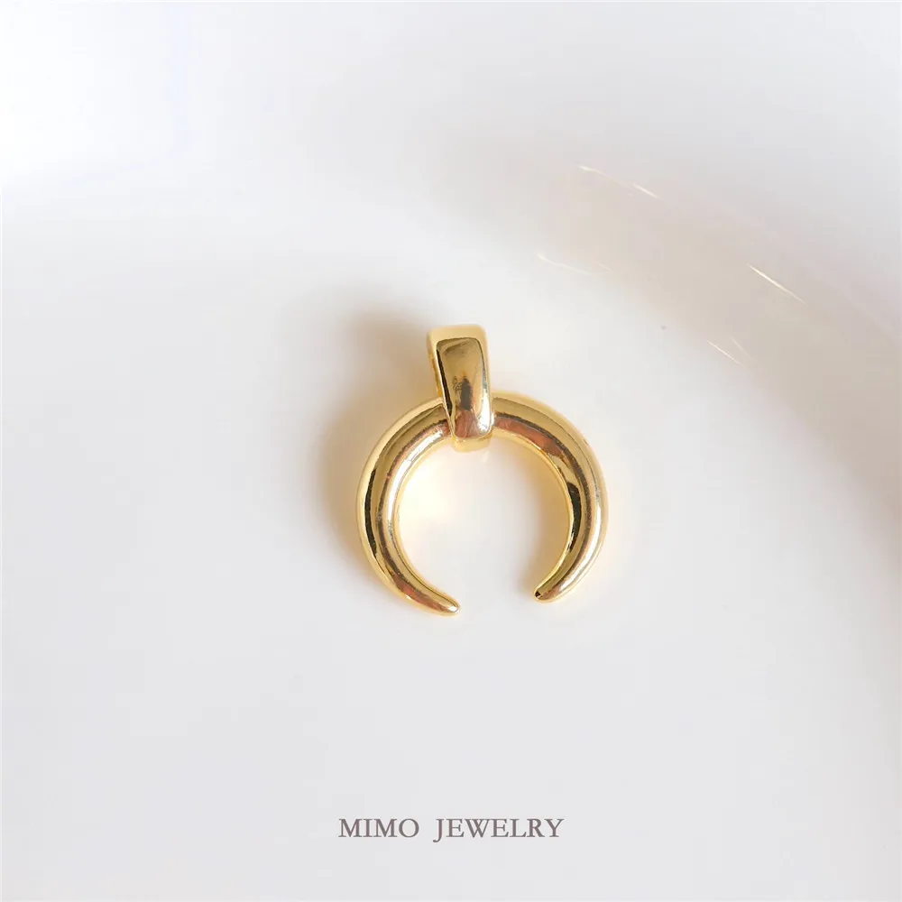 1PCS Copper-plated Real Gold Smooth Ins European and American Style Crescent-shaped Necklace Pendant DIY Handmade Accessory
1PCS Copper-plated Real Gold Smooth Ins European and American Style Crescent-shaped Necklace Pendant DIY Handmade Accessory