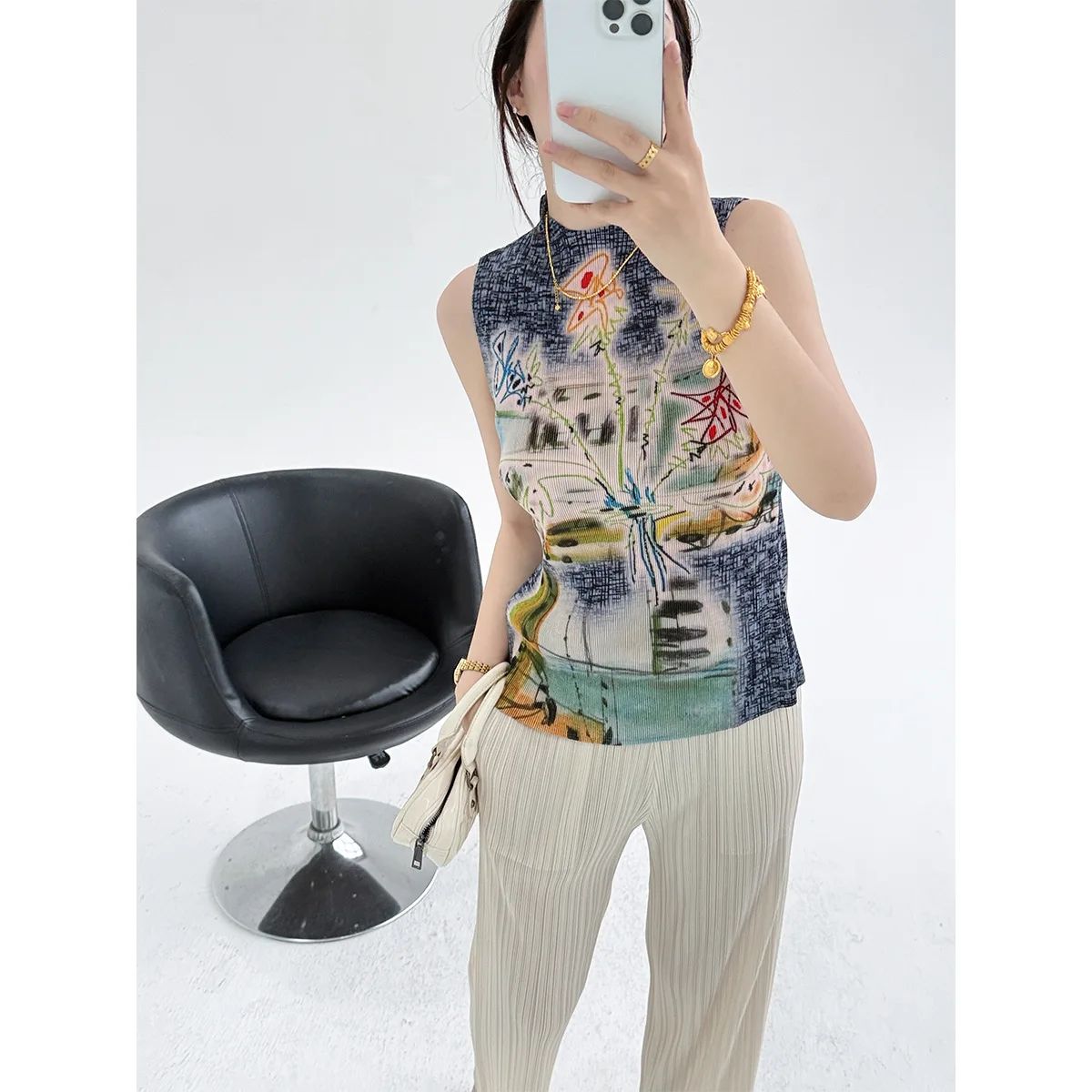 Miyake 2026 Summer Original Printed Pattern Pleated Sleeveless Half-Turtle Collar Vest Pleated T-shirt Versatile Tops for Women
Miyake 2026 Summer Original Printed Pattern Pleated Sleeveless Half-Turtle Collar Vest Pleated T-shirt Versatile Tops for Women
