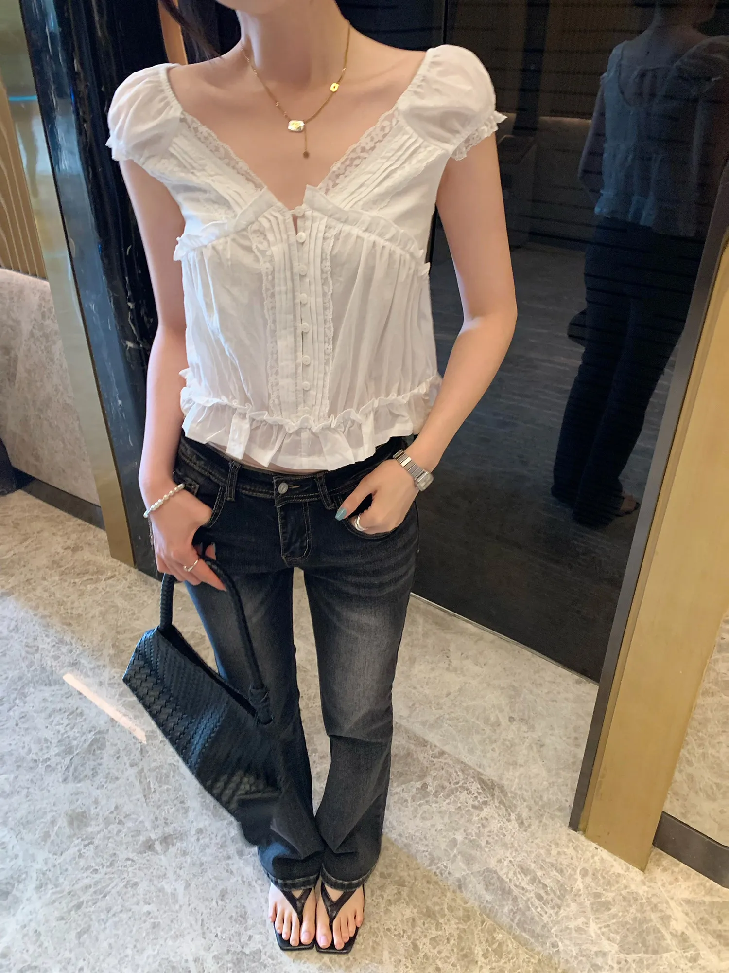 Pure Desire Style Women's Cotton Bubble Sleeve V-Neck T-Shirt Summer 2026 New Lace Sweet Spicy Girl Beautiful Small Top
Pure Desire Style Women's Cotton Bubble Sleeve V-Neck T-Shirt Summer 2026 New Lace Sweet Spicy Girl Beautiful Small Top