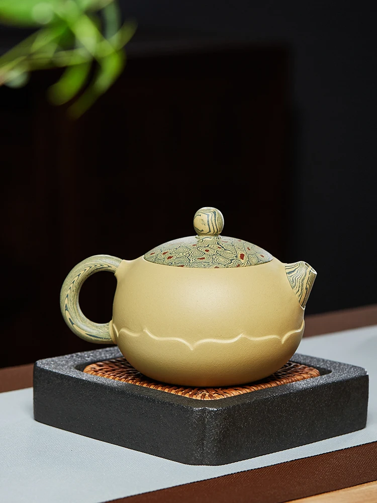 Yixing Pure Handmade Purple Clay Zisha Chinese Pot Famous Xi Shi Segment Mud Twisted Large Teapot Single Tea Set
Yixing Pure Handmade Purple Clay Zisha Chinese Pot Famous Xi Shi Segment Mud Twisted Large Teapot Single Tea Set