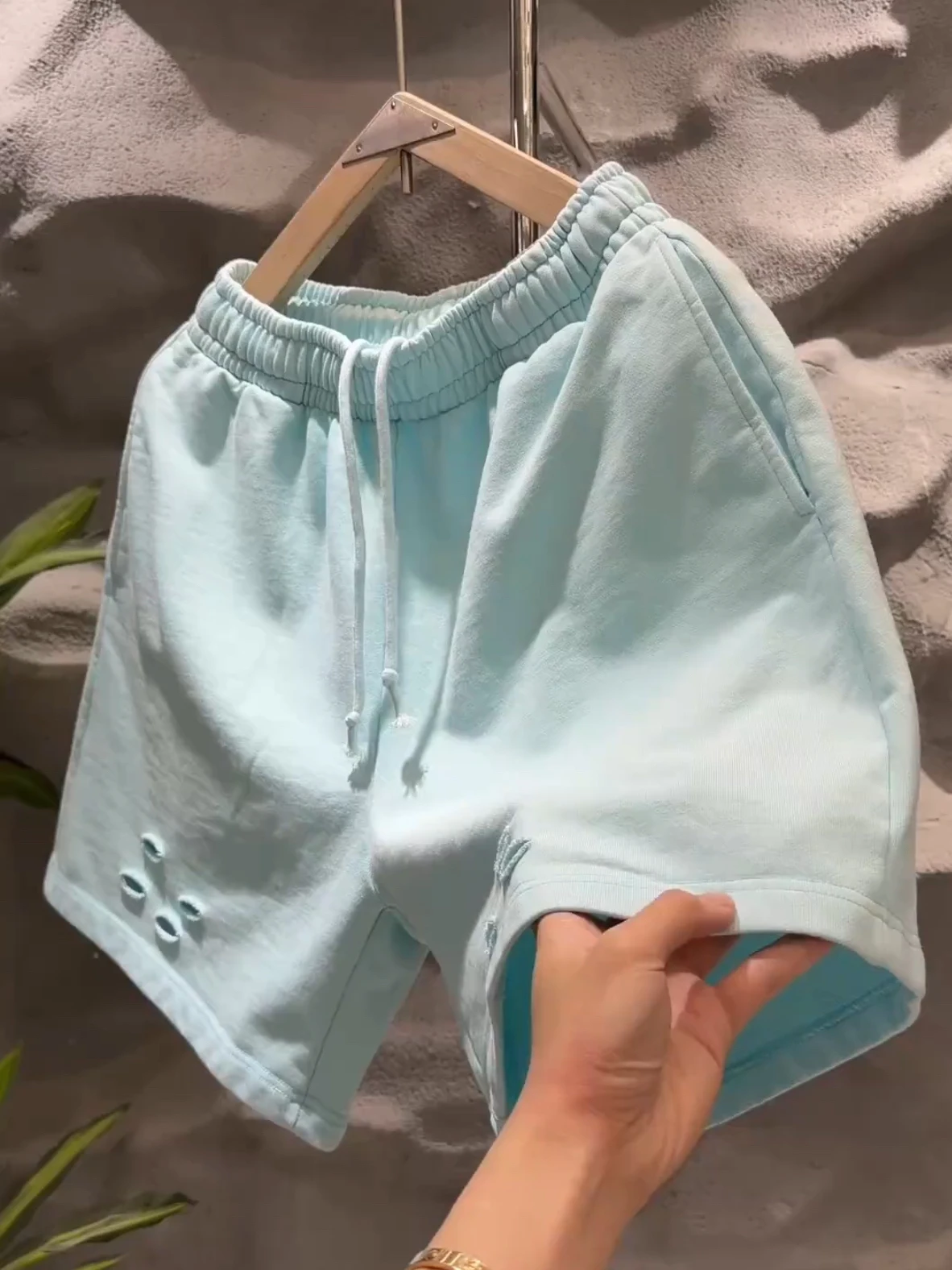 Summer New Heavyweight Hole Breathable Casual Shorts Men Trendy Loose Match Couples Sports Five-Point Pants Polyester Fiber
Summer New Heavyweight Hole Breathable Casual Shorts Men Trendy Loose Match Couples Sports Five-Point Pants Polyester Fiber