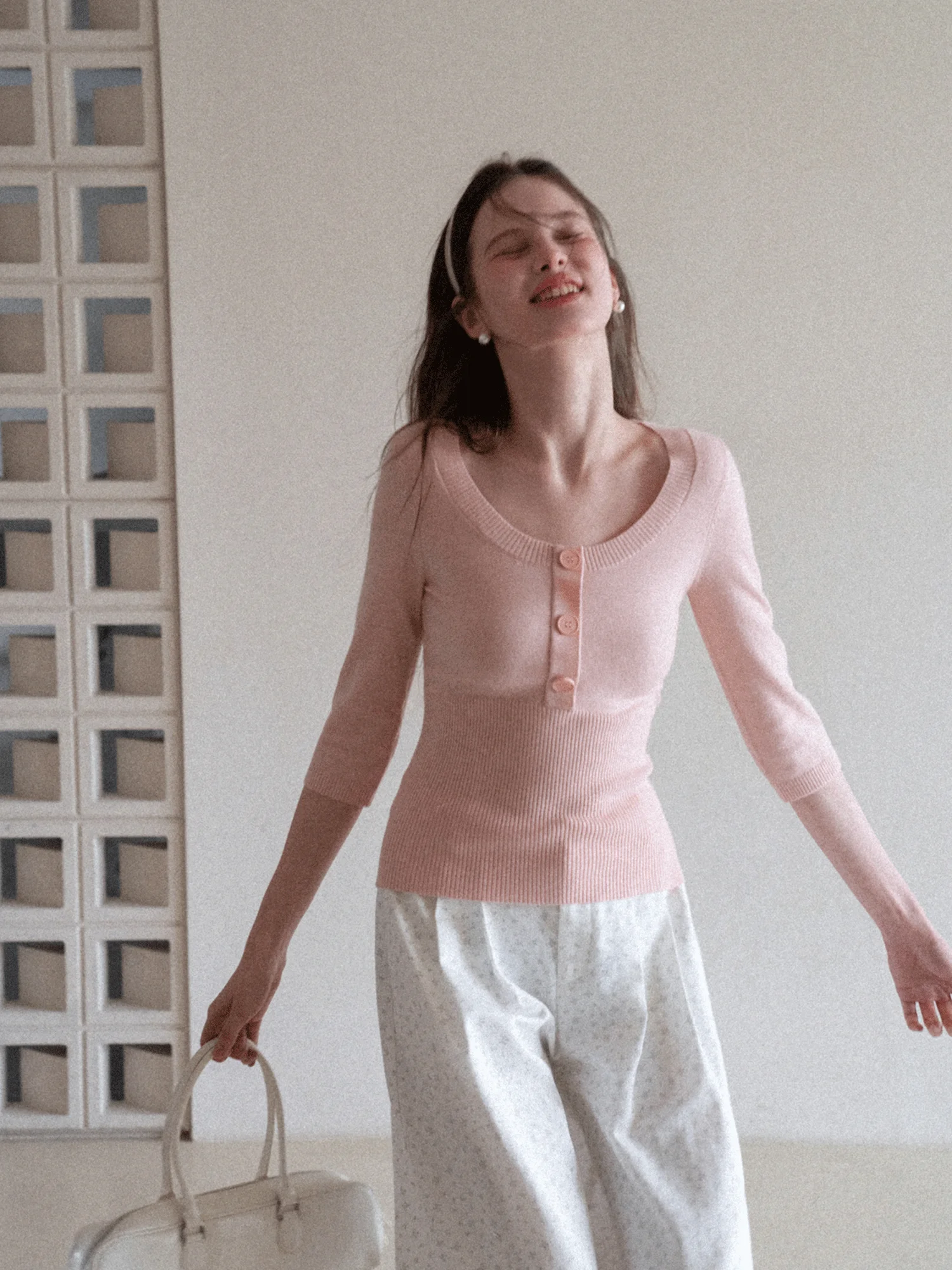 Женский вязаный свитер EGGKA с U-образным вырезом, приталенный, с утягивающим эффектом на талии, мягкий, для весны и лета, модный топ
Женский вязаный свитер EGGKA с U-образным вырезом, приталенный, с утягивающим эффектом на талии, мягкий, для весны и лета, модный топ