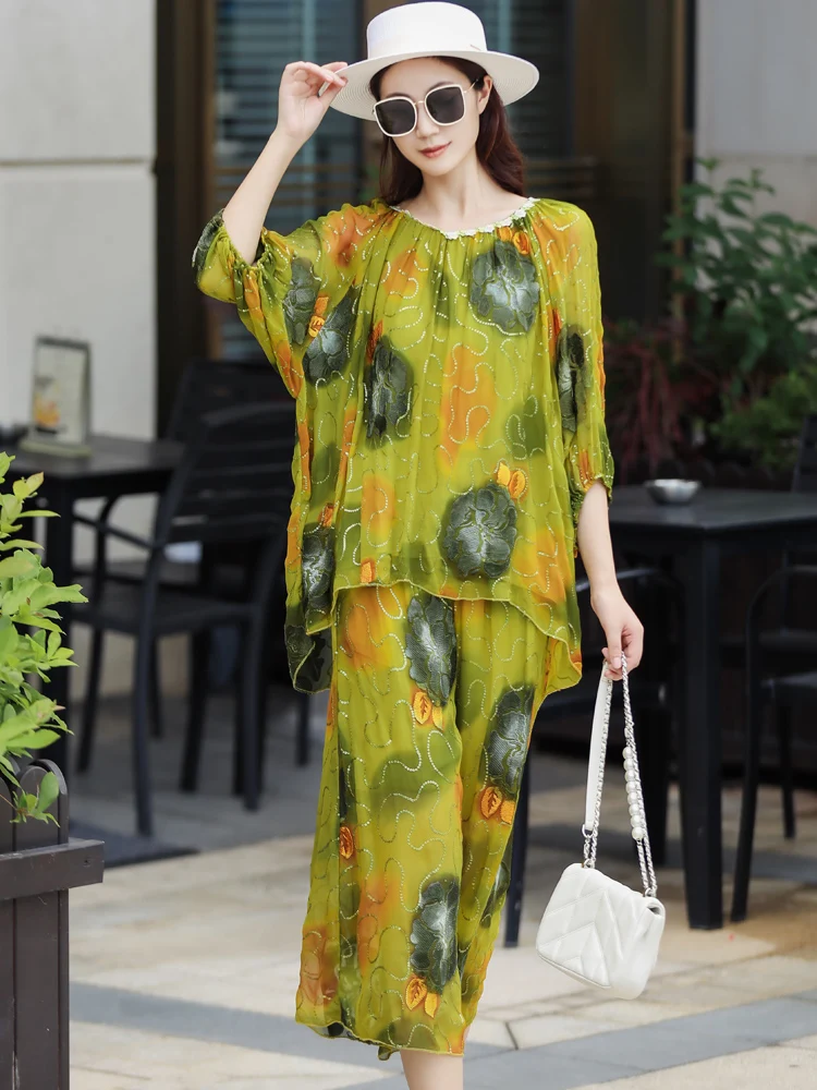 Summer New Women's Vintage Style Printed Loose High-End Silk O-Neck Half Sleeve Shirt + Calf Length Pants Two Piece Set One Size
Summer New Women's Vintage Style Printed Loose High-End Silk O-Neck Half Sleeve Shirt + Calf Length Pants Two Piece Set One Size