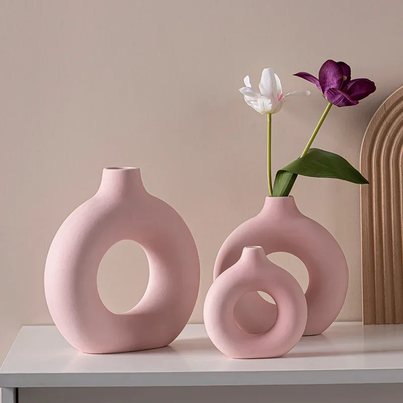 European Pink Ceramic Openwork Vase Flower Arrangement Plant Decoration Entrance Dining Table Vase Interior Ornaments Decoration
European Pink Ceramic Openwork Vase Flower Arrangement Plant Decoration Entrance Dining Table Vase Interior Ornaments Decoration