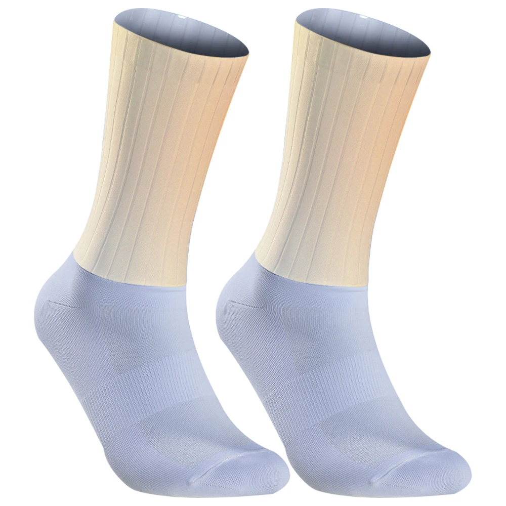 Highly elastic and breathable cycling socks New that fit the foot shape without restricting it, helping with cycling
Highly elastic and breathable cycling socks New that fit the foot shape without restricting it, helping with cycling