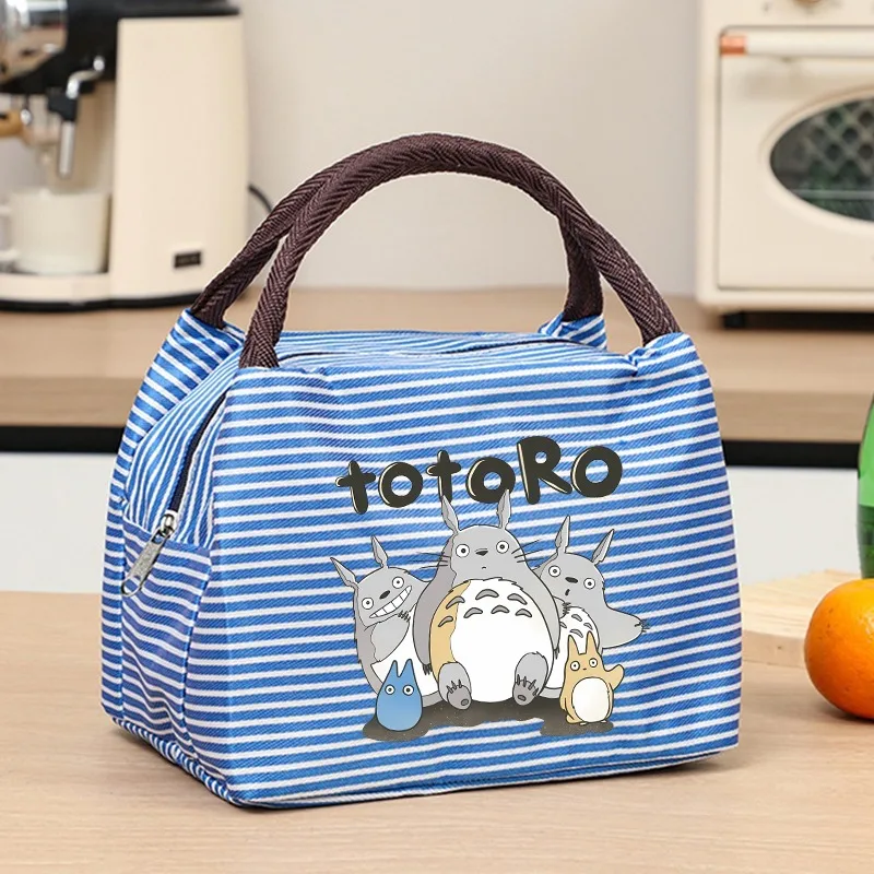 Totoro Cute Striped Lunch Box Bag Cartoon Anime Pattern Printed Cooler Bags Women Men Portable Large Capacity Handbag Party Gift
Totoro Cute Striped Lunch Box Bag Cartoon Anime Pattern Printed Cooler Bags Women Men Portable Large Capacity Handbag Party Gift
