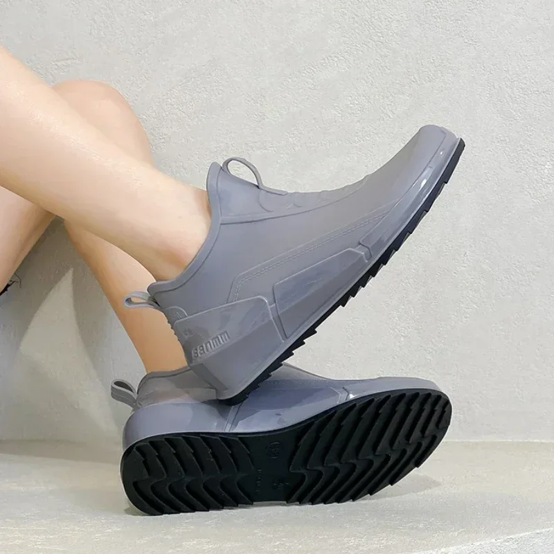Women Rain Shoes Waterproof Rubber Boots Ladies Casual Slip-on Flats Rainboots Female Insulated Garden Galoshes Botas De Chuva
Women Rain Shoes Waterproof Rubber Boots Ladies Casual Slip-on Flats Rainboots Female Insulated Garden Galoshes Botas De Chuva