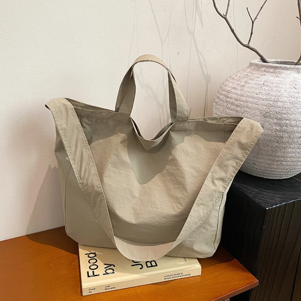 Portable Korean Style Shopping Shoulder Bag Light Weight All-match Underarm Bag Large Capacity Solid Color Messenger Bag
Portable Korean Style Shopping Shoulder Bag Light Weight All-match Underarm Bag Large Capacity Solid Color Messenger Bag