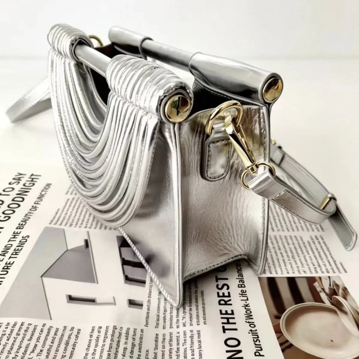 Designer Elegant Minimalist Diaper Bag For Women Vintage Luxury Leather Large Capacity Stylish Casual Shoulder Bag
Designer Elegant Minimalist Diaper Bag For Women Vintage Luxury Leather Large Capacity Stylish Casual Shoulder Bag
