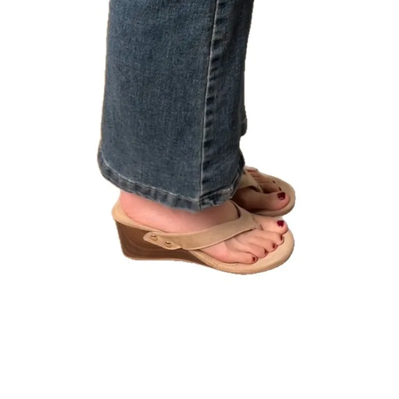 Summer Women's Solid Color Square Toe Comfortable Wedge Mid Heel Slippers Women New Vintage Fashionable Casual Flip-flops 2026
Summer Women's Solid Color Square Toe Comfortable Wedge Mid Heel Slippers Women New Vintage Fashionable Casual Flip-flops 2026