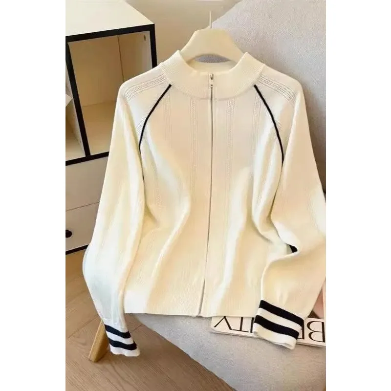 Korean College Style Stand-up Collar Zipper Long-sleeved Knitted Cardigan for Women Autumn Winter Style Outer Sweater Jacket Top
Korean College Style Stand-up Collar Zipper Long-sleeved Knitted Cardigan for Women Autumn Winter Style Outer Sweater Jacket Top