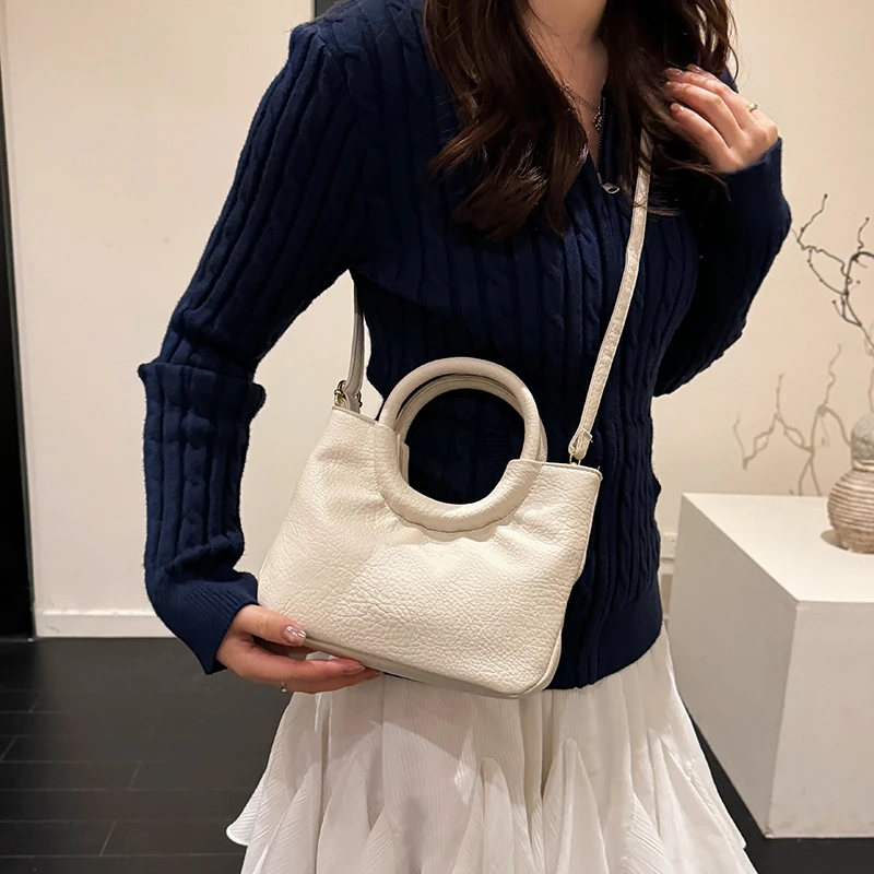 Hot Trendy Solid PU Zipper Stylish Design Square Shoulder Bags for Women 2026 Hot Sale Large Capacity Sense of Luxury Handbags
Hot Trendy Solid PU Zipper Stylish Design Square Shoulder Bags for Women 2026 Hot Sale Large Capacity Sense of Luxury Handbags