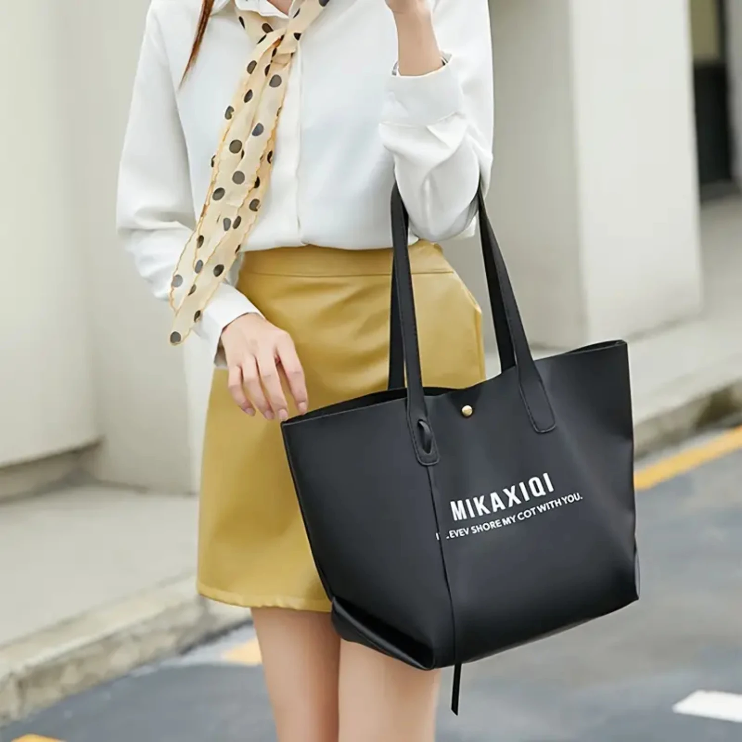 Elegant Letter Detail Tote Bag, Women's Trendy Faux Leather Handbag Casual Shoulder Bag For Work
Elegant Letter Detail Tote Bag, Women's Trendy Faux Leather Handbag Casual Shoulder Bag For Work