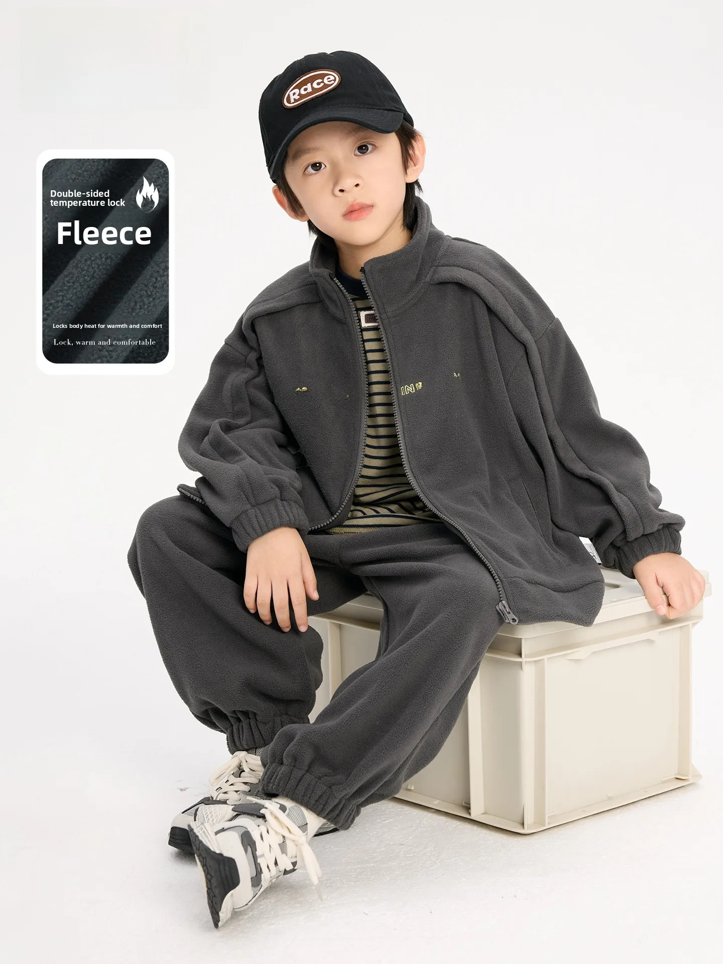 Casual Stand Collar Two-Piece Set for Boys Spring Summer Autumn Warmth Polyester Fiber Standard Packaging Child Gift Model Shot
Casual Stand Collar Two-Piece Set for Boys Spring Summer Autumn Warmth Polyester Fiber Standard Packaging Child Gift Model Shot