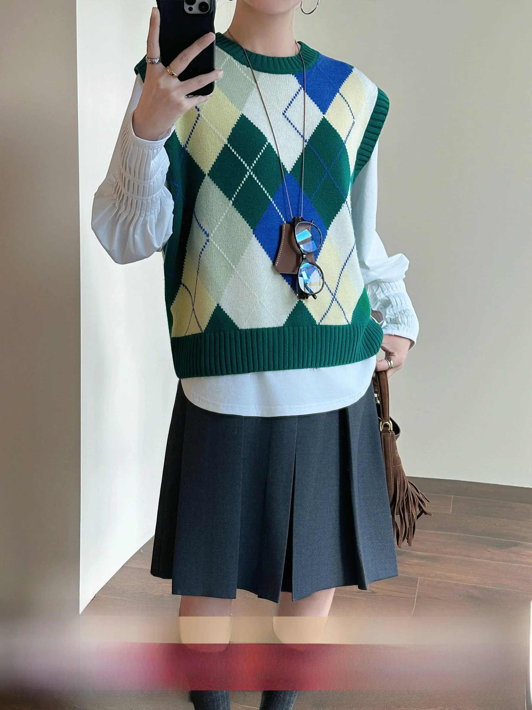 Винтажный свободный шерстяной жилет Tasyavan с цветочным узором и цветовыми блоками для многослойного ношения и носки отдельно
Винтажный свободный шерстяной жилет Tasyavan с цветочным узором и цветовыми блоками для многослойного ношения и носки отдельно