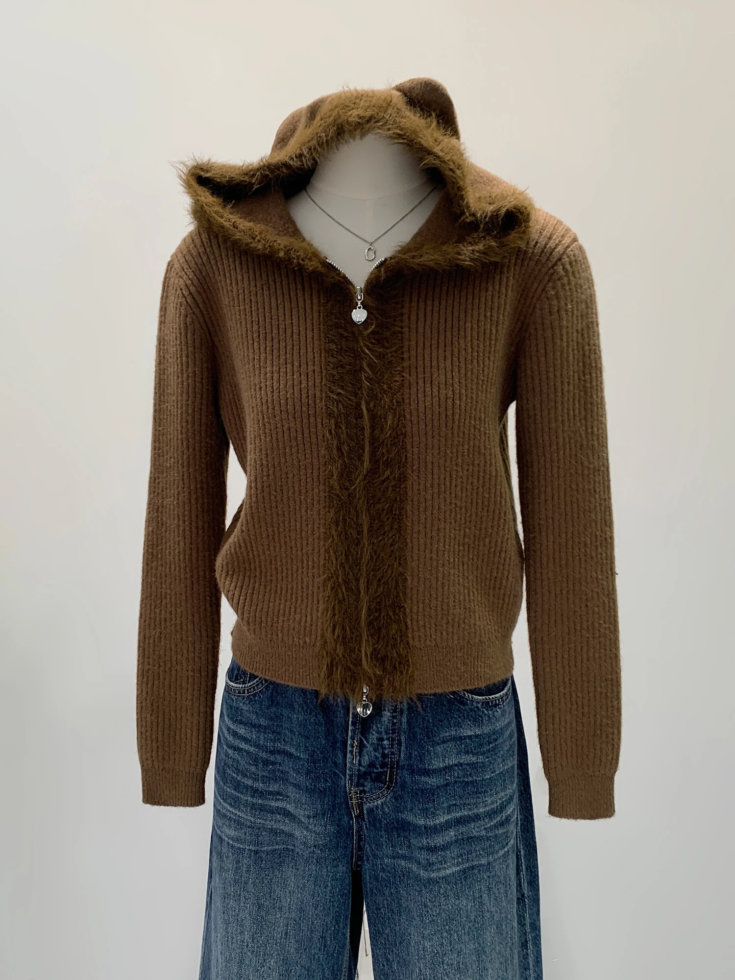 Stunning Women's Knitted Cardigan Coat with Fur Collar And Zipper Casual Loose Fit Long Sleeve Autumn Winter New Korean Style
Stunning Women's Knitted Cardigan Coat with Fur Collar And Zipper Casual Loose Fit Long Sleeve Autumn Winter New Korean Style