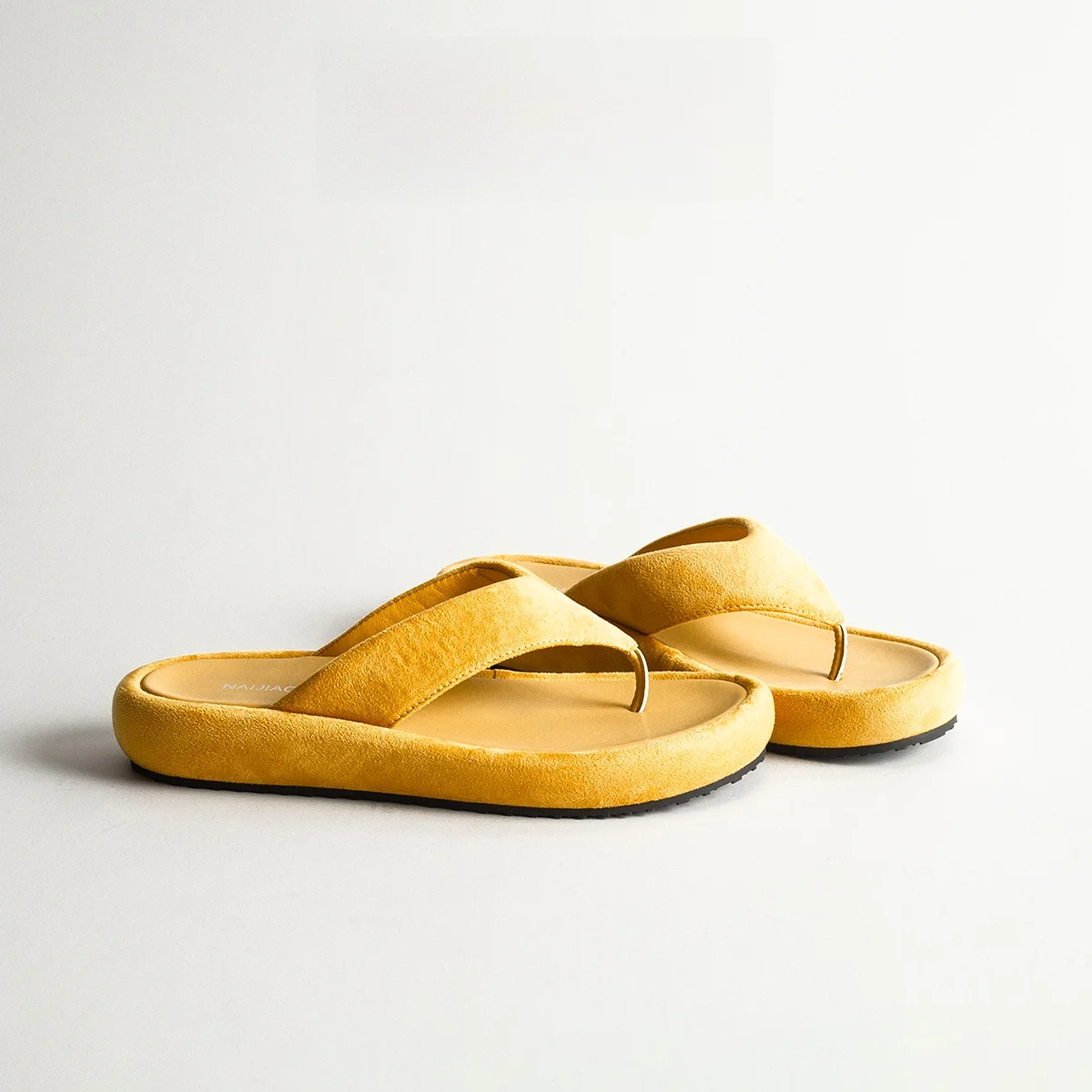 Leather Retro Thong Thick Bottom Sandals Women Outdoor Wear Comfortable Summer Versatile Casual Beach Slippers Sandals
Leather Retro Thong Thick Bottom Sandals Women Outdoor Wear Comfortable Summer Versatile Casual Beach Slippers Sandals