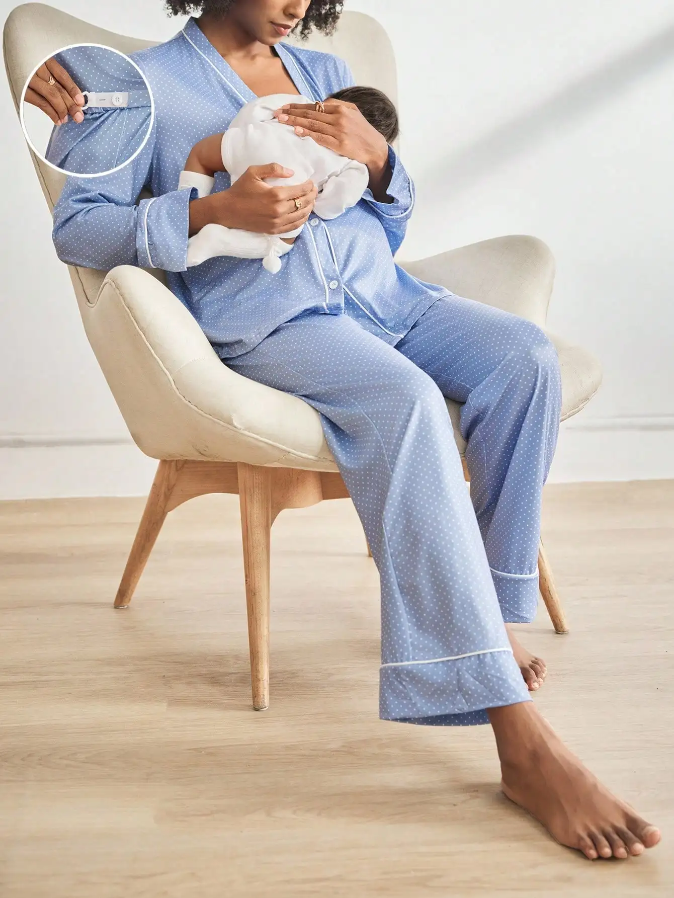 Синий пижамный комплект для беременных с длинными рукавами, в горошек, на пуговицах, с функцией для кормления
Синий пижамный комплект для беременных с длинными рукавами, в горошек, на пуговицах, с функцией для кормления