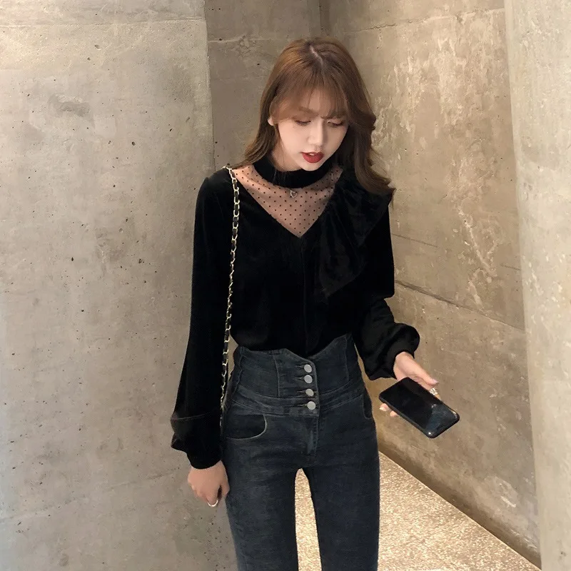Lace spliced velvet long sleeved T-shirt for women's spring and autumn fashion trend, high-end simple and fashionable base shirt
Lace spliced velvet long sleeved T-shirt for women's spring and autumn fashion trend, high-end simple and fashionable base shirt