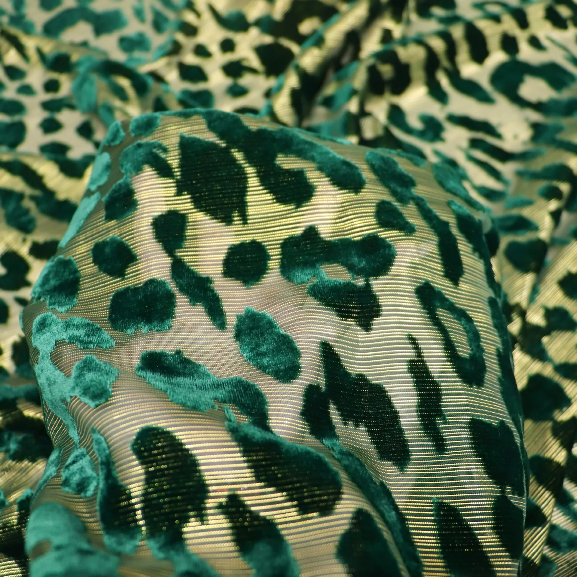 5205 Brocade Velvet Woven Burnt out Velvet Fabric Cheongsam Dress Cloth Skirt Bed Cover Dress Material
5205 Brocade Velvet Woven Burnt out Velvet Fabric Cheongsam Dress Cloth Skirt Bed Cover Dress Material