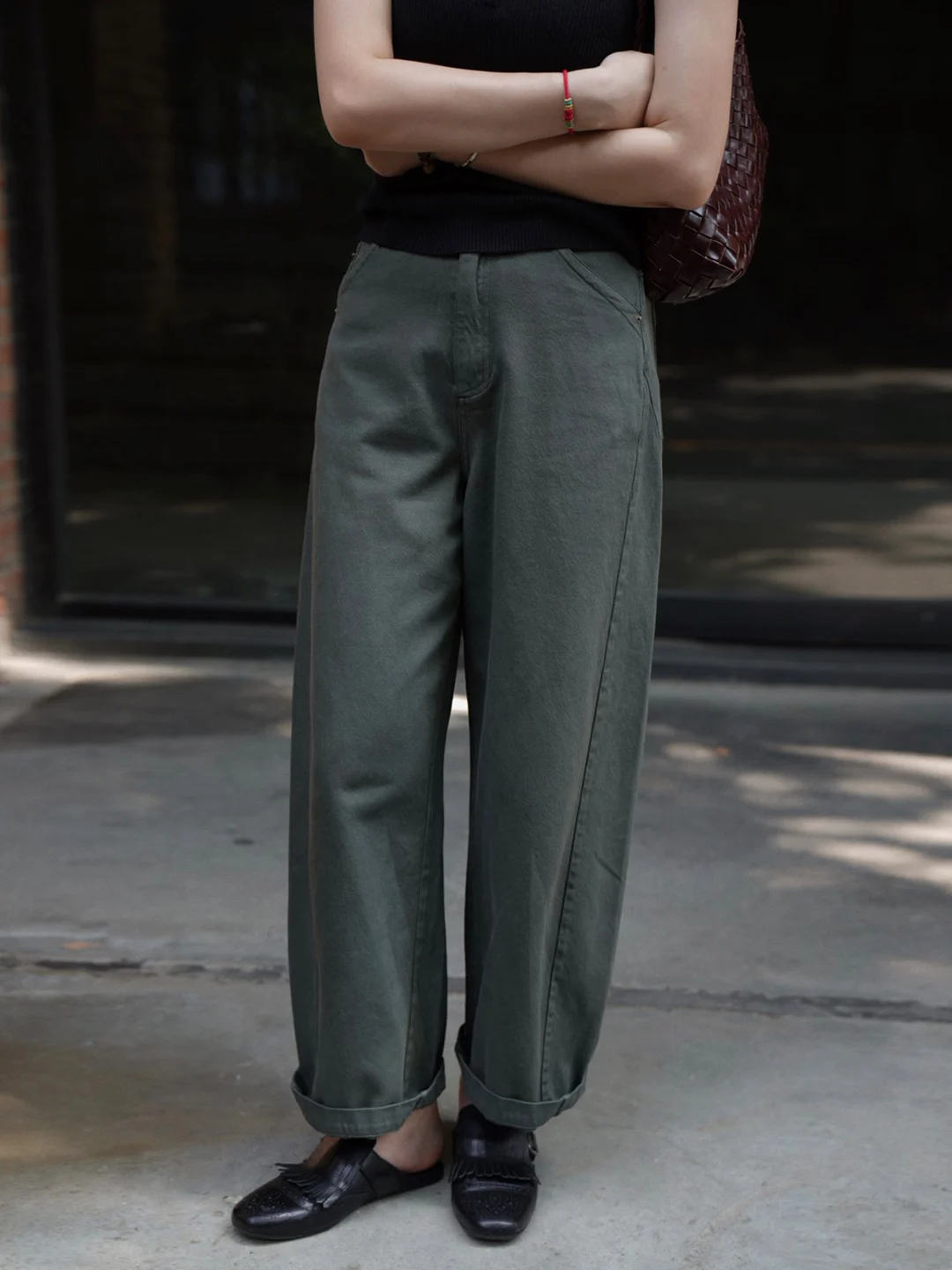 Джинсы с высокой талией свободного кроя в стиле ретро, универсальные повседневные хлопковые брюки для женщин на осенний сезон
Джинсы с высокой талией свободного кроя в стиле ретро, универсальные повседневные хлопковые брюки для женщин на осенний сезон