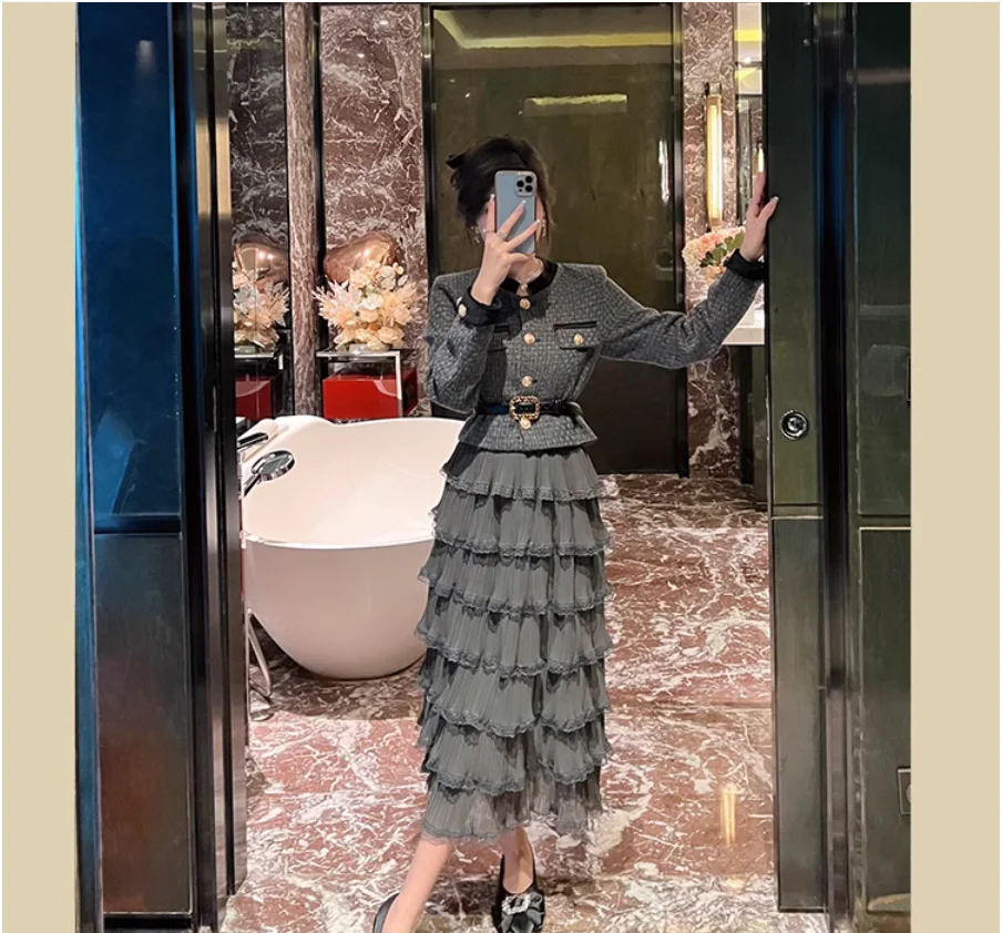 Autumn and winter new socialite temperament women's short jacket half skirt two-piece set
Autumn and winter new socialite temperament women's short jacket half skirt two-piece set
